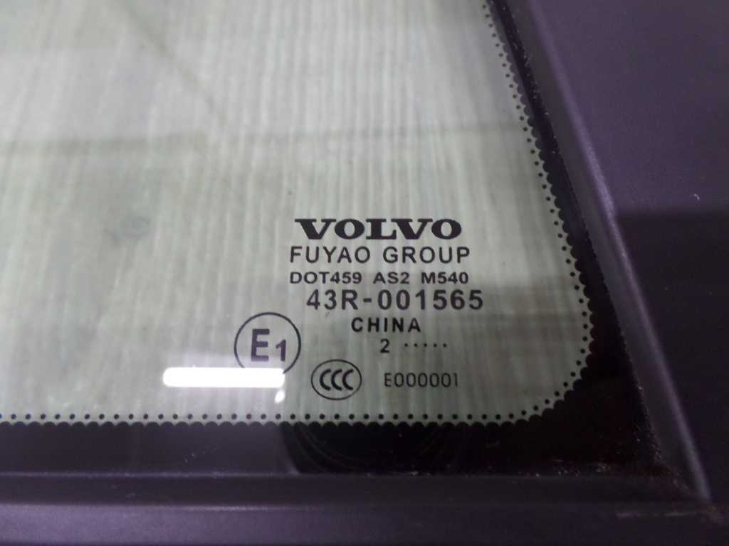 VOLVO S60 II 10- SZYBA DRZWI TYL PRAWA TROJKAT 16r