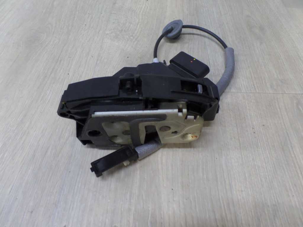 VOLVO S60 II V60 10-17 ZAMEK DRZWI TYL PRAWY 31301746