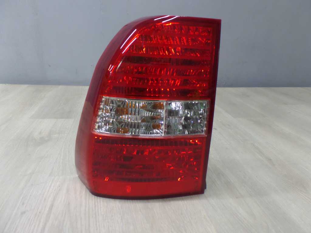 KIA SPORTAGE II 04-10 LAMPA TYL LEWA