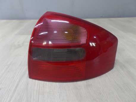 AUDI A6 C5 SEDAN LIFT LAMPA TYL BLOTNIKA PRAWA 4B5945096