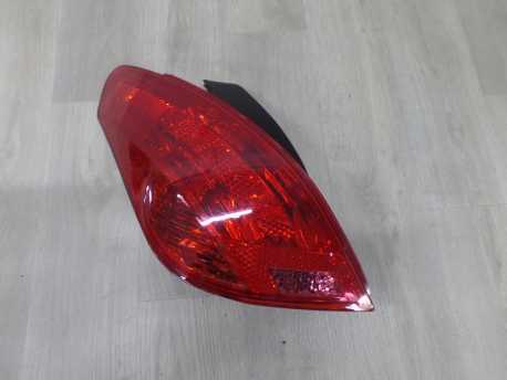 PEUGEOT 308 HB LAMPA TYL LEWA UK 07-13 9680425980