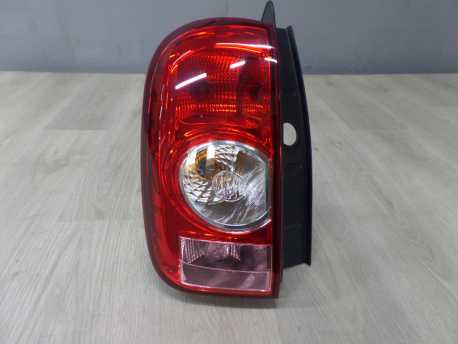 DACIA DUSTER 09-18 LAMPA TYL LEWA UK