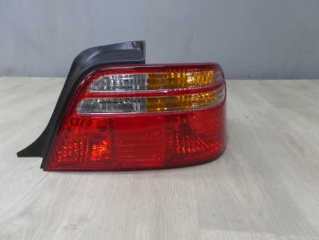 HONDA LEGEND III 3 LIFT 99-02 LAMPA TYL PRAWA