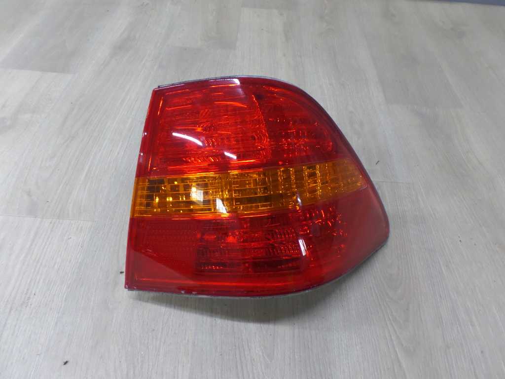 LEXUS LS LS430 LAMPA TYL PRAWA