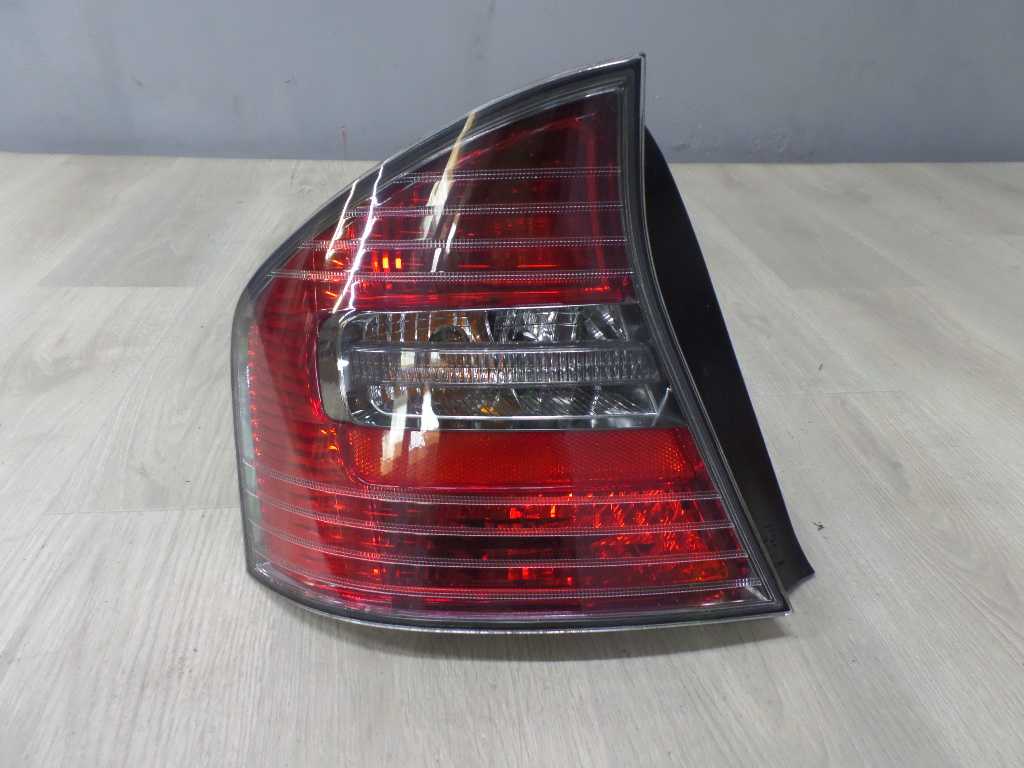 SUBARU LEGACY IV BL SEDAN 03-09 LAMPA TYL LEWA
