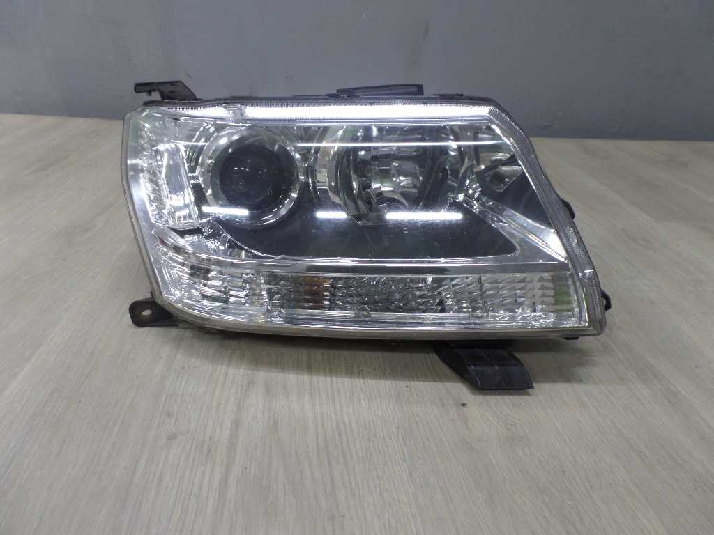 SUZUKI GRAND VITARA II 05-12 LAMPA PRZOD PRAWA XENON UK 100-59079