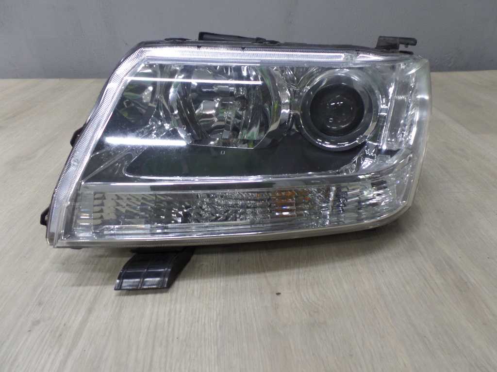 SUZUKI GRAND VITARA II 05-12 LAMPA PRZOD LEWA XENON UK 100-59079