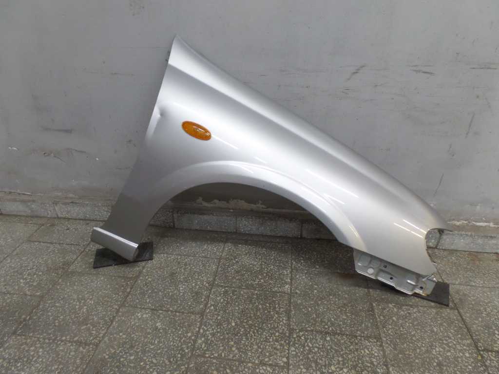NISSAN ALMERA N16 LIFT 00-06 BLOTNIK PRZOD PRAWY KY0