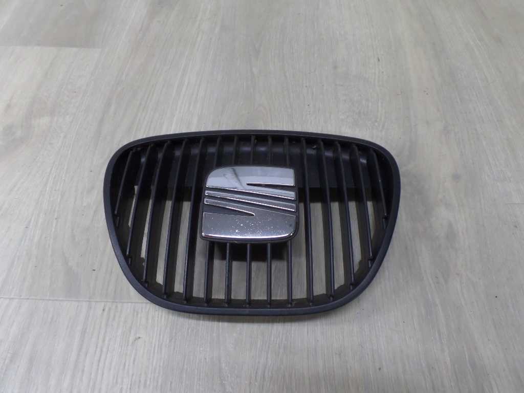 SEAT IBIZA III CORDOBA GRILL ATRAPA 6L0853651 02-08