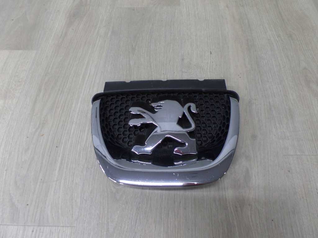 PEUGEOT 308 T7 GRILL ATRAPA LOGO ZNACZEK 9680505177 07-13