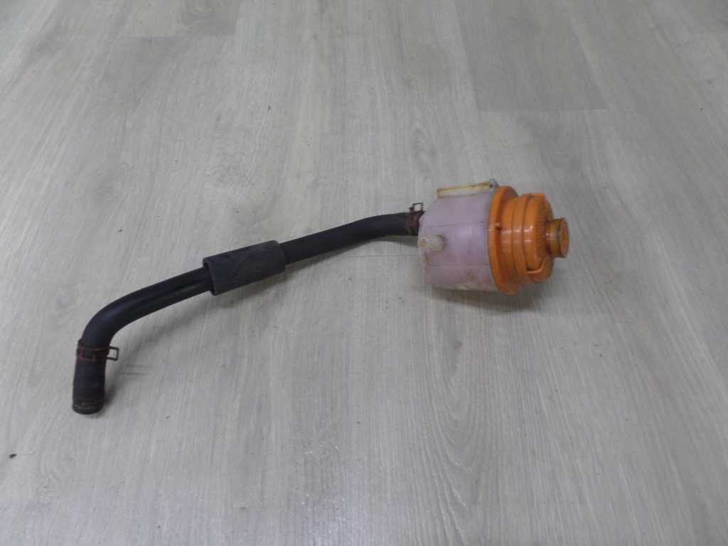 SUZUKI GRAND VITARA II 1.9 DDIS ZBIORNIK PLYNU WSPOMAGANIA 05-14
