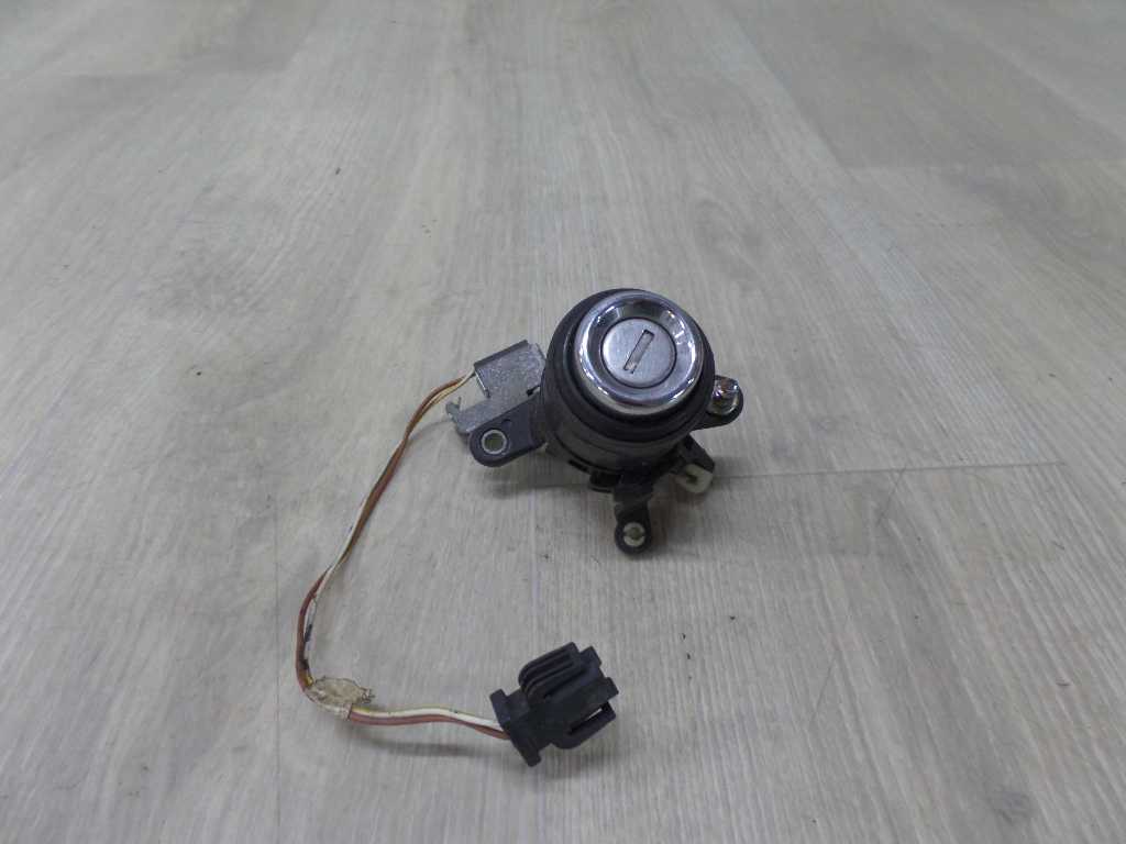AUDI 80 90 B3 B4 91-95 WKLADKA ZAMKA BAGAZNIKA