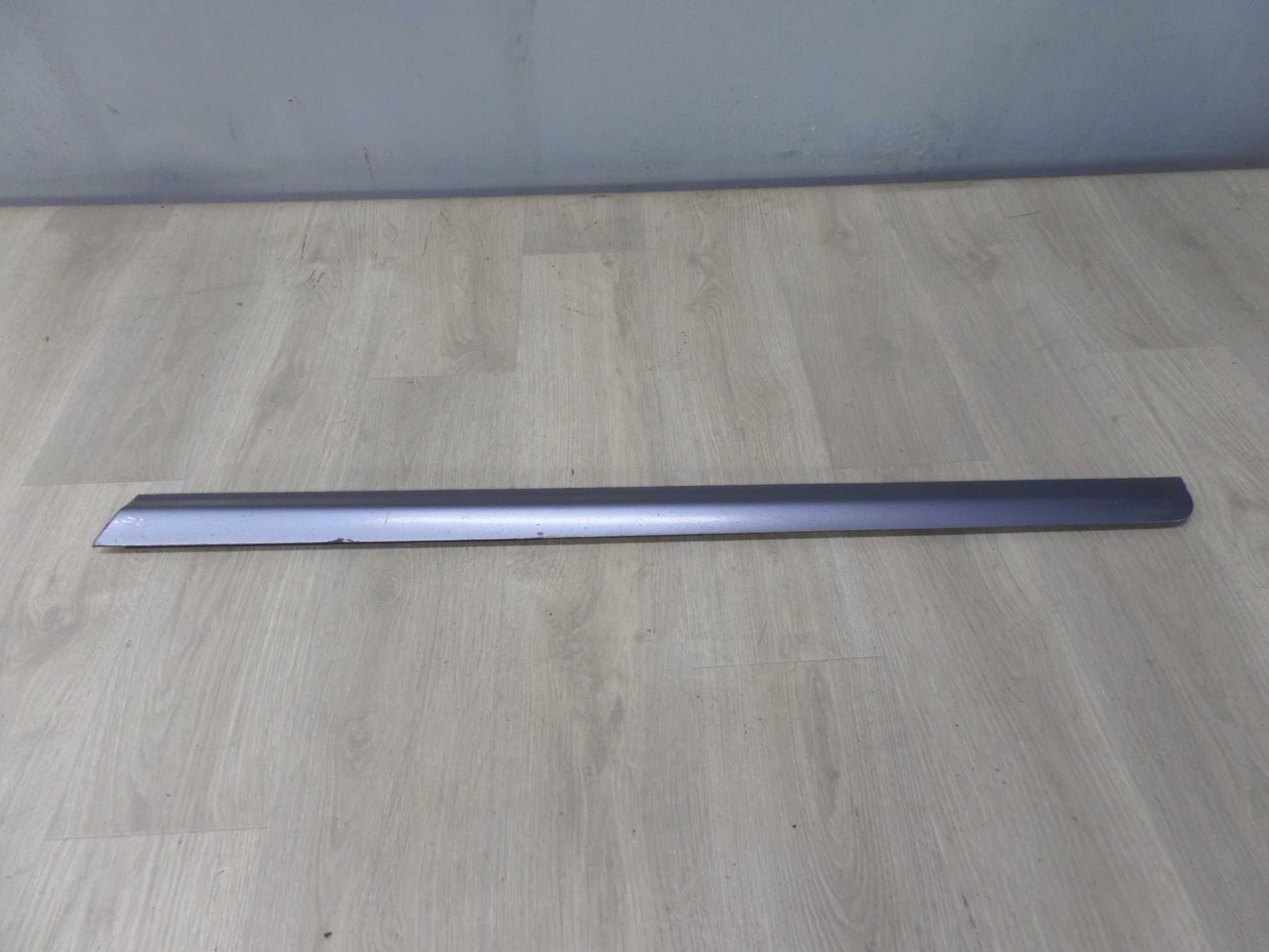 AUDI A4 B7 LISTWA DRZWI PRZOD DOLNA PRAWA 8E0853960C LY7H S-LINE 01-07