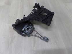 VOLVO S80 II V70 III 06-13 OSLONA MOCOWANIE ZAMKA PRZOD PRAWY 30661073