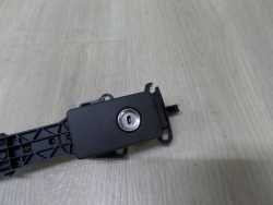 VOLVO S80 II 06-13 ZAMEK KLAMKA SCHOWKA PASAZERA 30672132