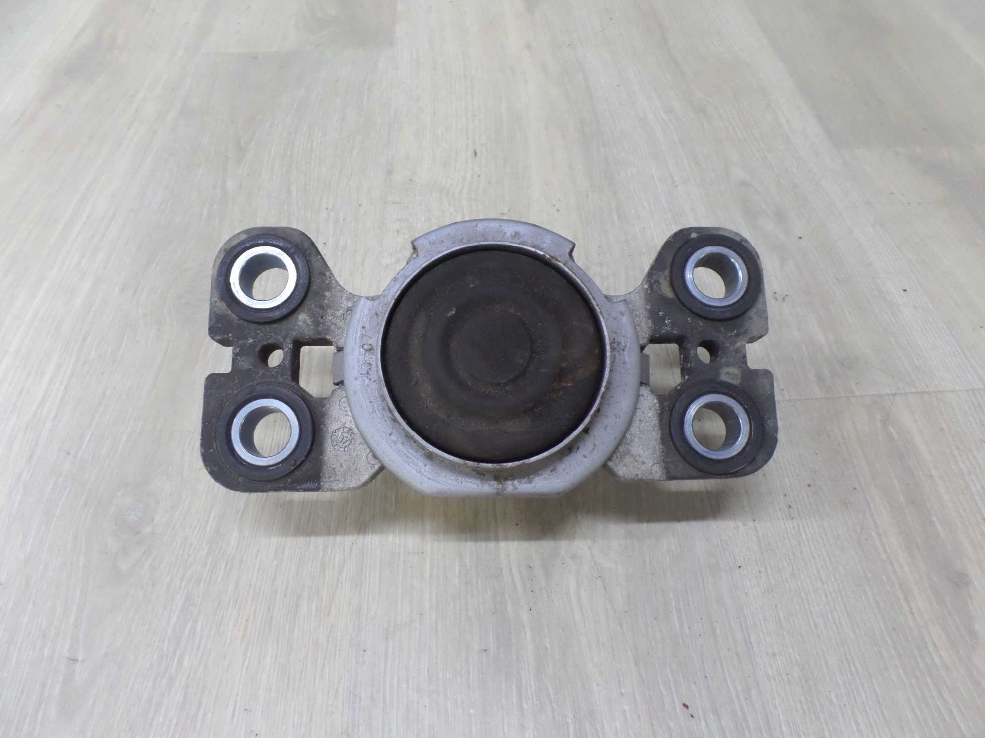 VOLVO S80 II V70 III 06-16 2.4 D5 LAPA PODUSZKA SKRZYNI BIEGOW 6G92-7M121-RF