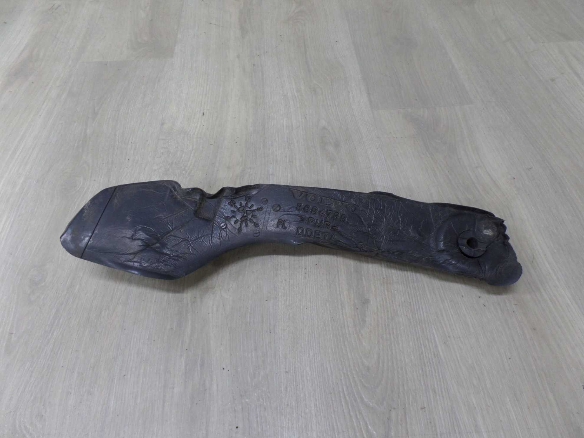 VOLVO S80 II V70 III XC70 06-13 WYGLUSZENIE PIANKA BLOTNIKA PRAWY PRZOD 8684736
