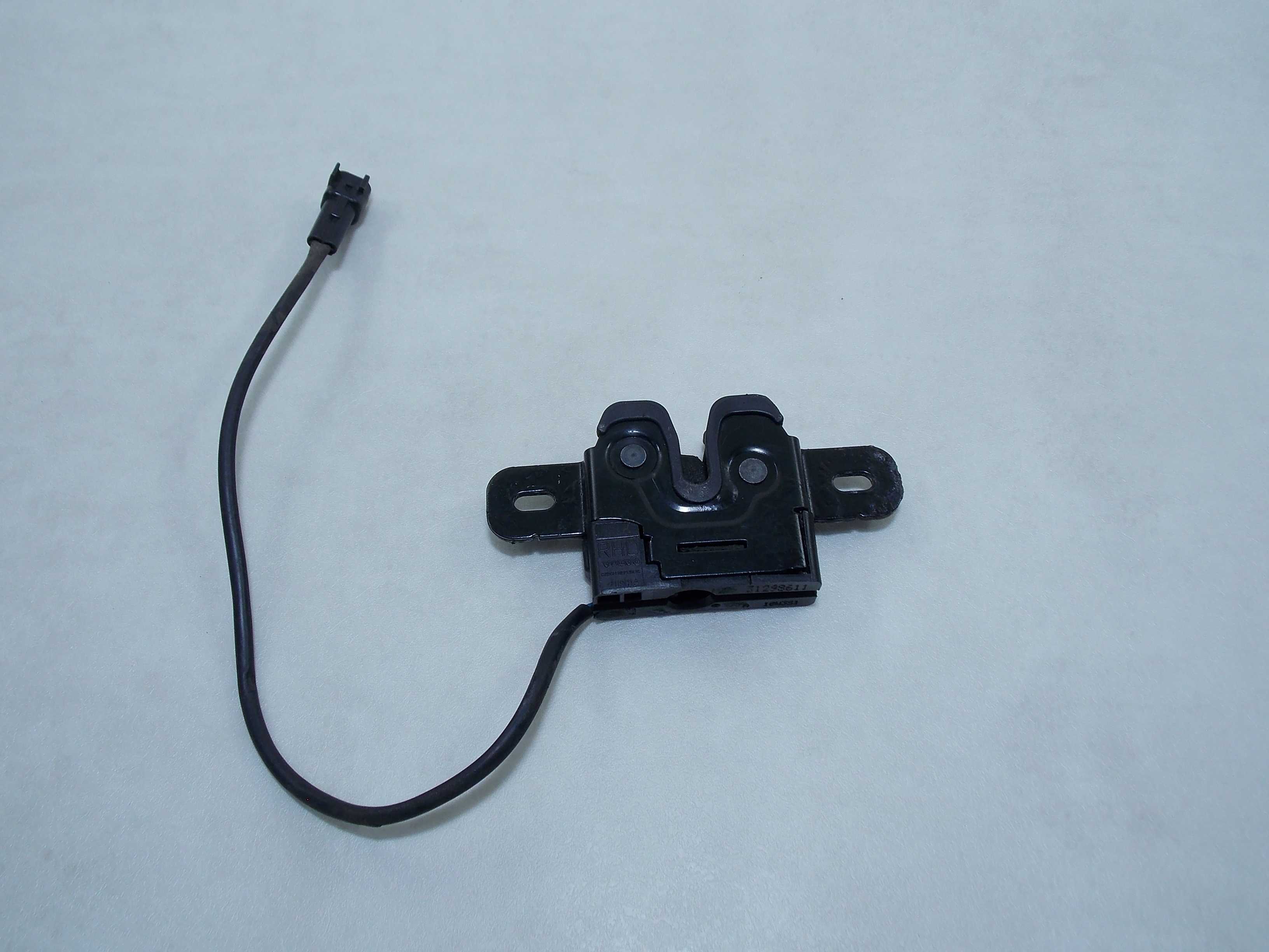 VOLVO XC60 08-17 ZAMEK MASKI PRAWY 31298611