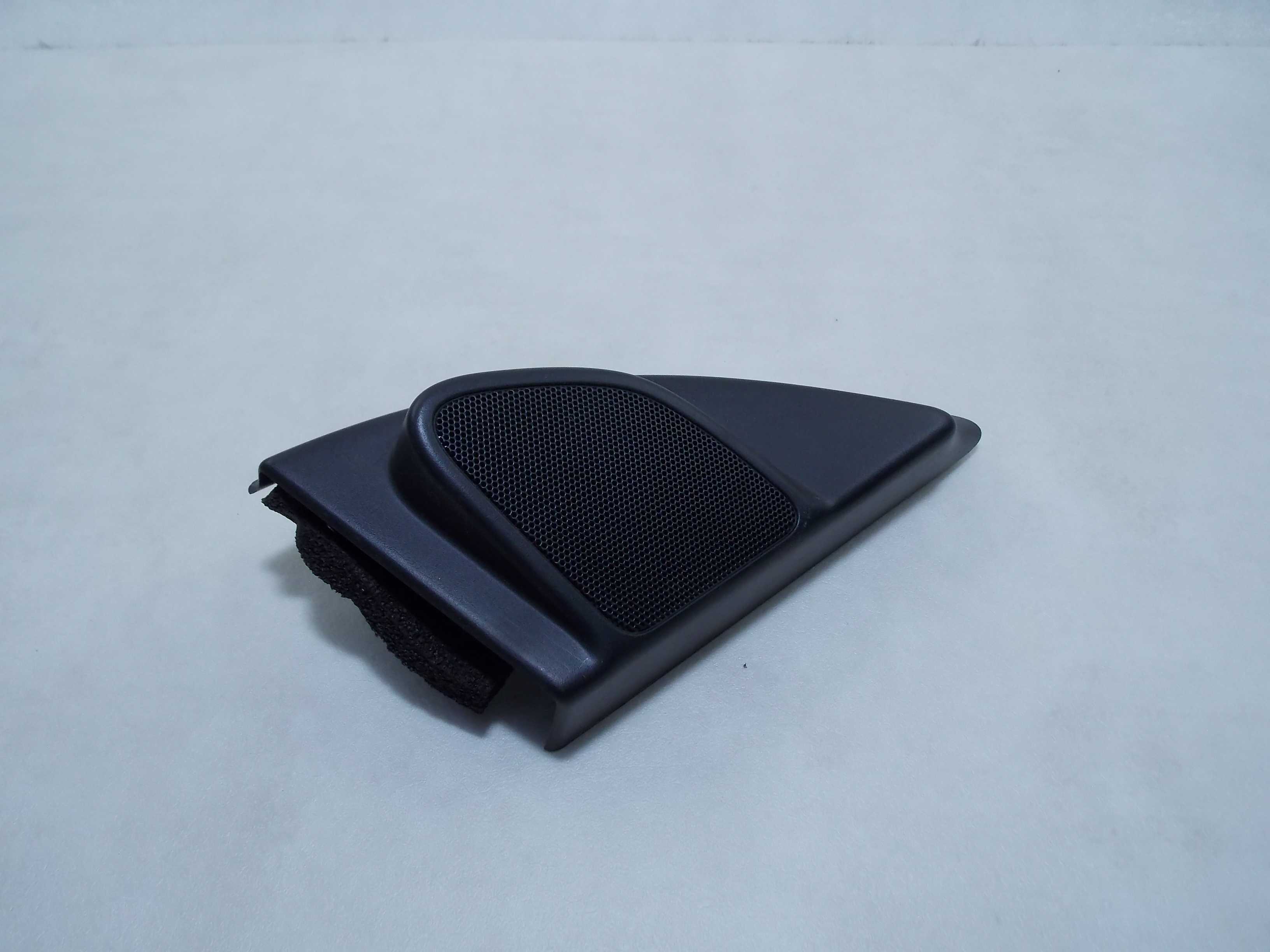 VOLVO XC60 08- TROJKAT OSLONA GLOSNIK DRZWI TWEETER PRAWY 30781068