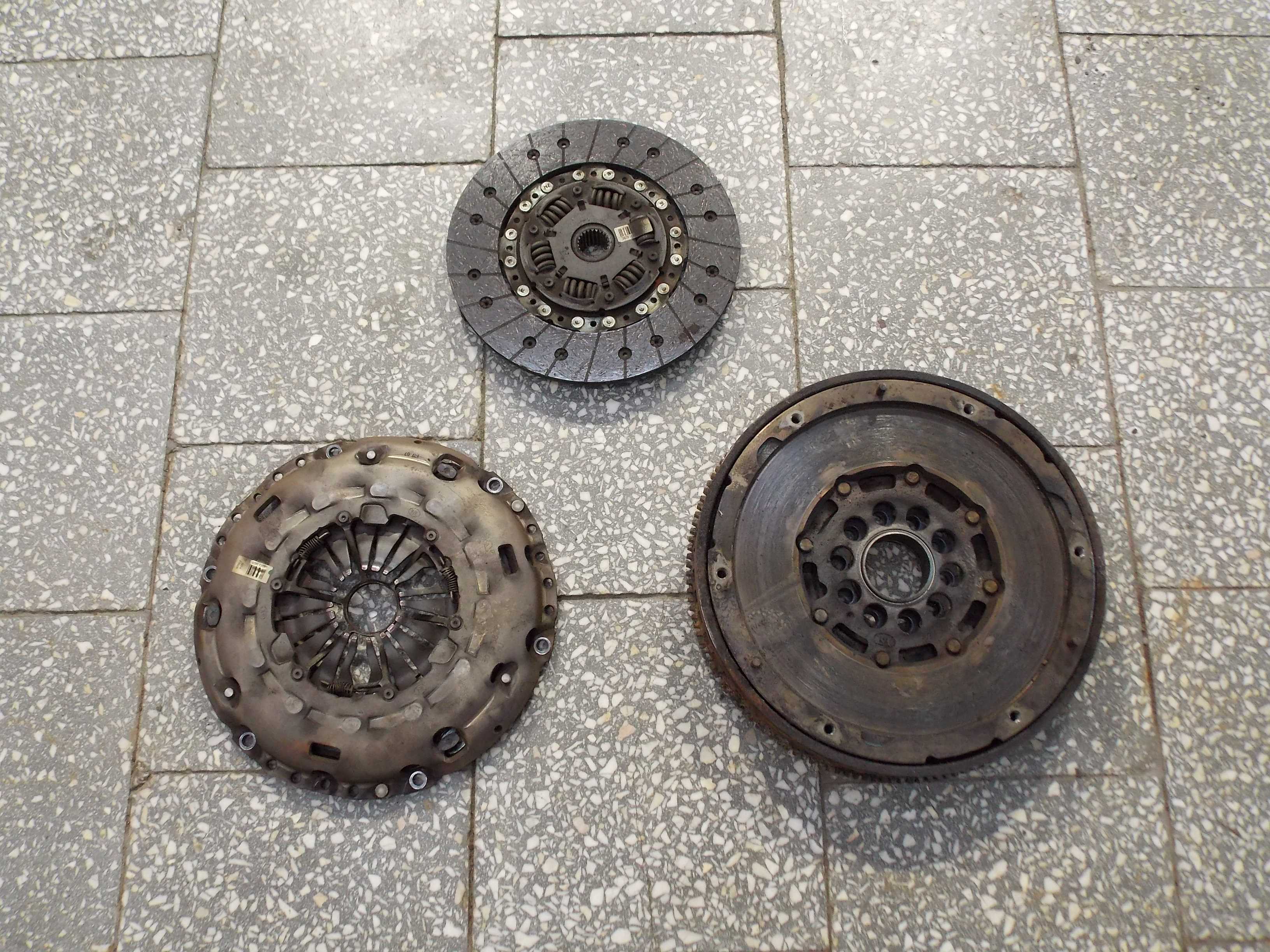 VOLVO S80 V70 XC70 XC60 2.4 D5 07- SPRZEGLO KOLO DWUMASOWE DOCISK 30759472 30735828 5F6N-7550-AB