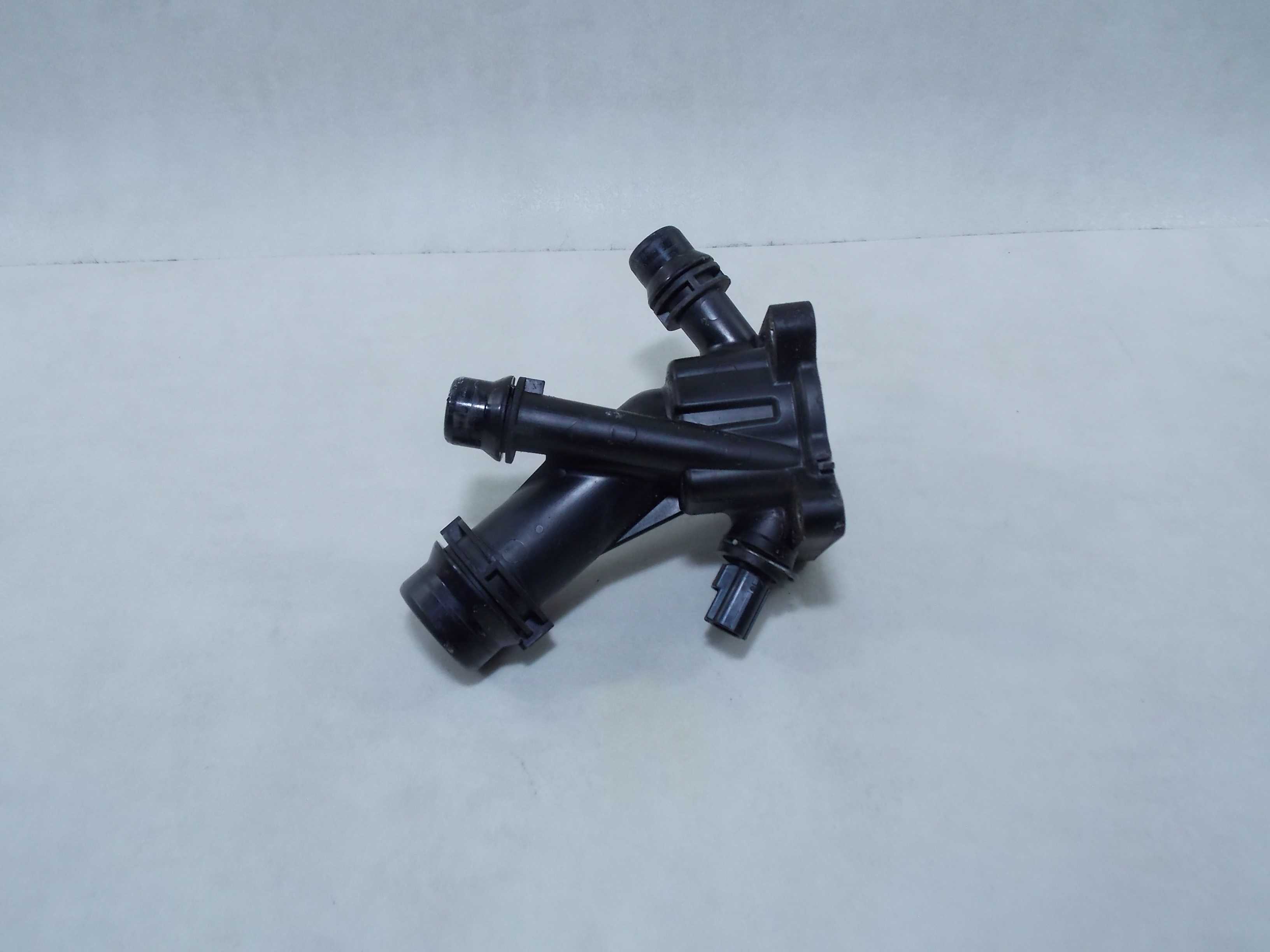 VOLVO V60 S60 XC60 2.4 D5 08- OBUDOWA TERMOSTATU 31293556