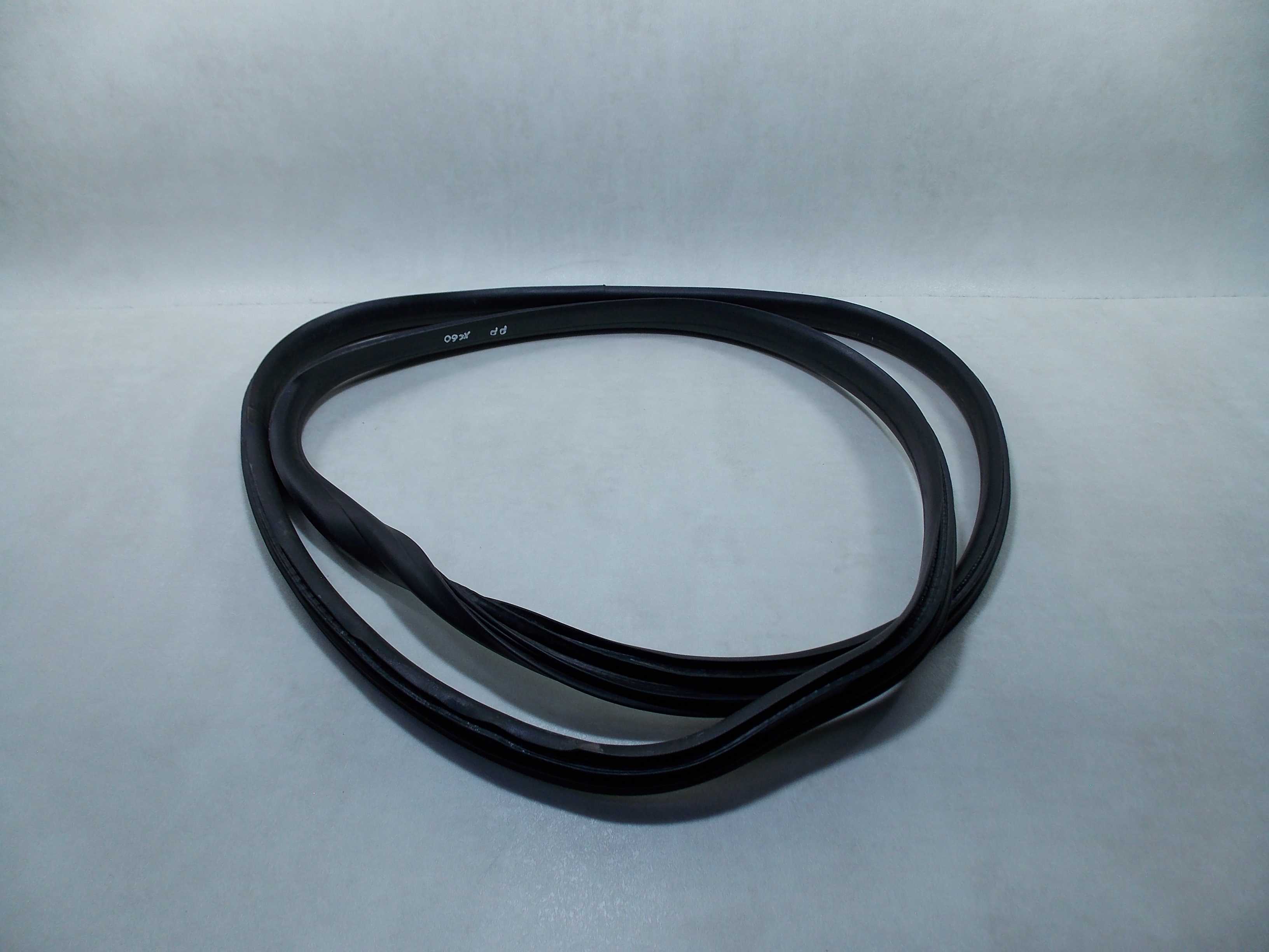 VOLVO XC60 08-17 USZCZELKA KAROSERYJNA WNEKI DRZWI PRAWY PRZOD