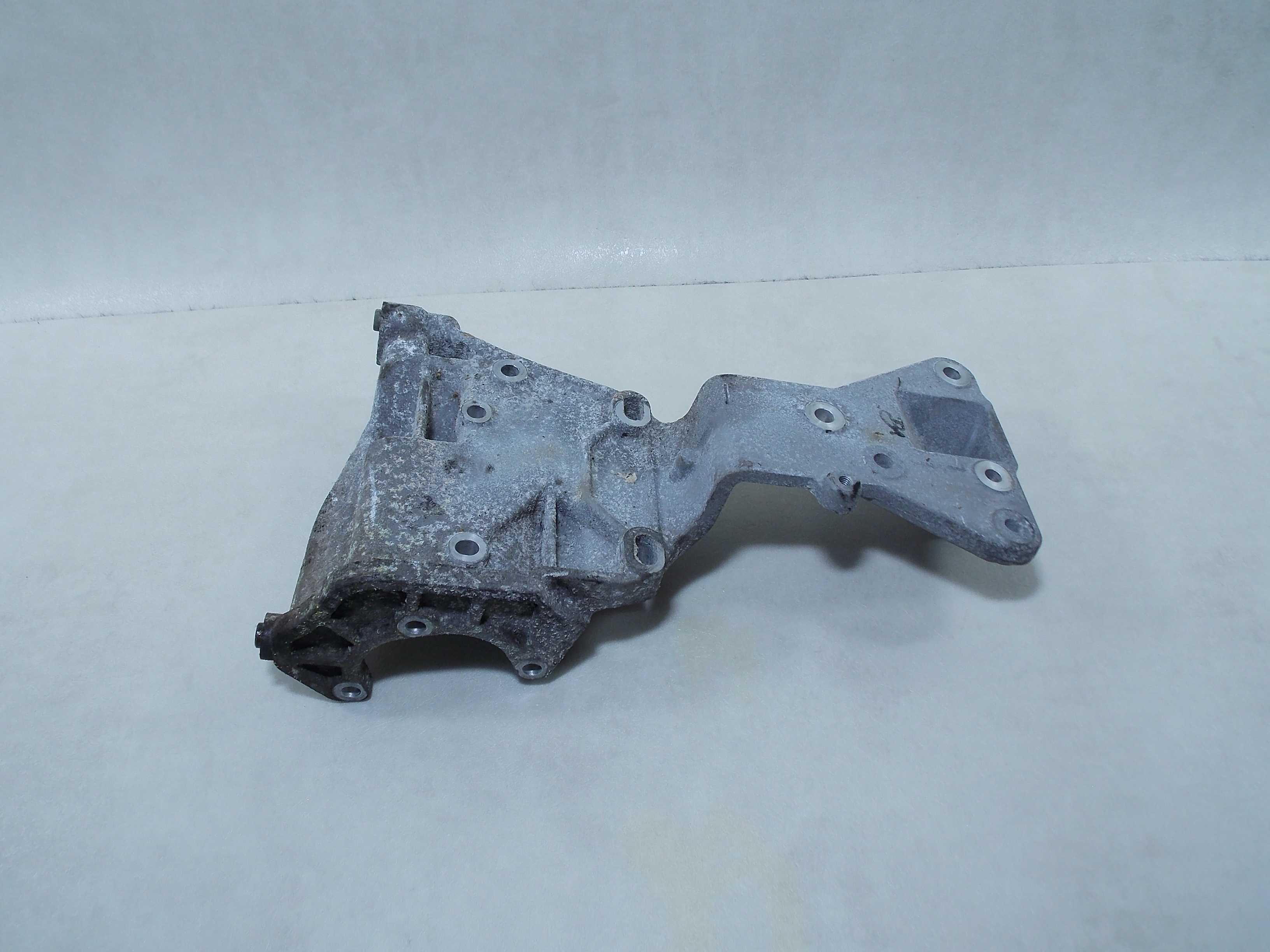 VOLVO V60 XC60 2.4 D5 08-17 LAPA WSPORNIK ALTERNATORA 31316673