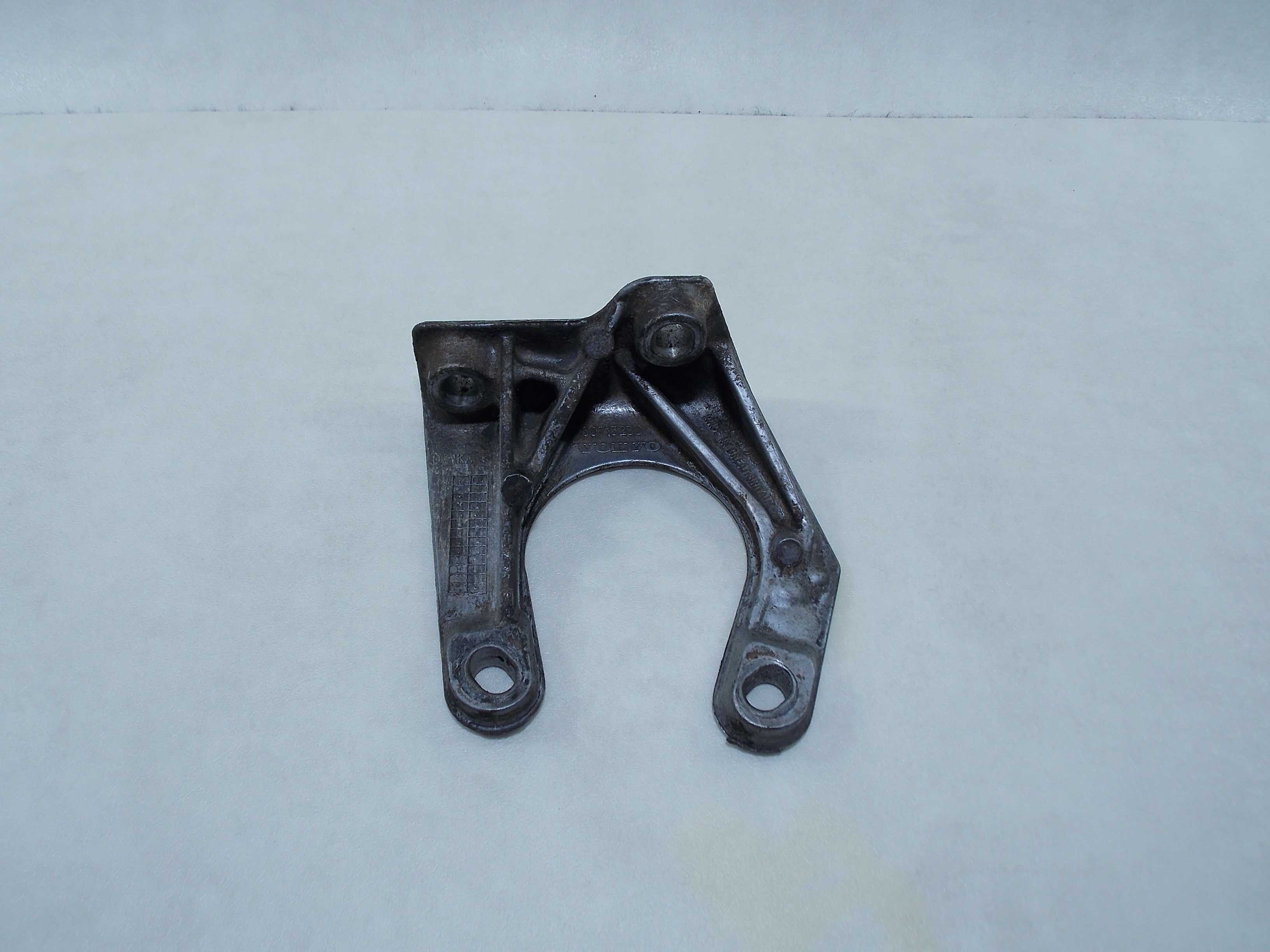 VOLVO XC60 2.4 D5 08-17 LAPA WSPORNIK SKRZYNI BIEGOW 30713236