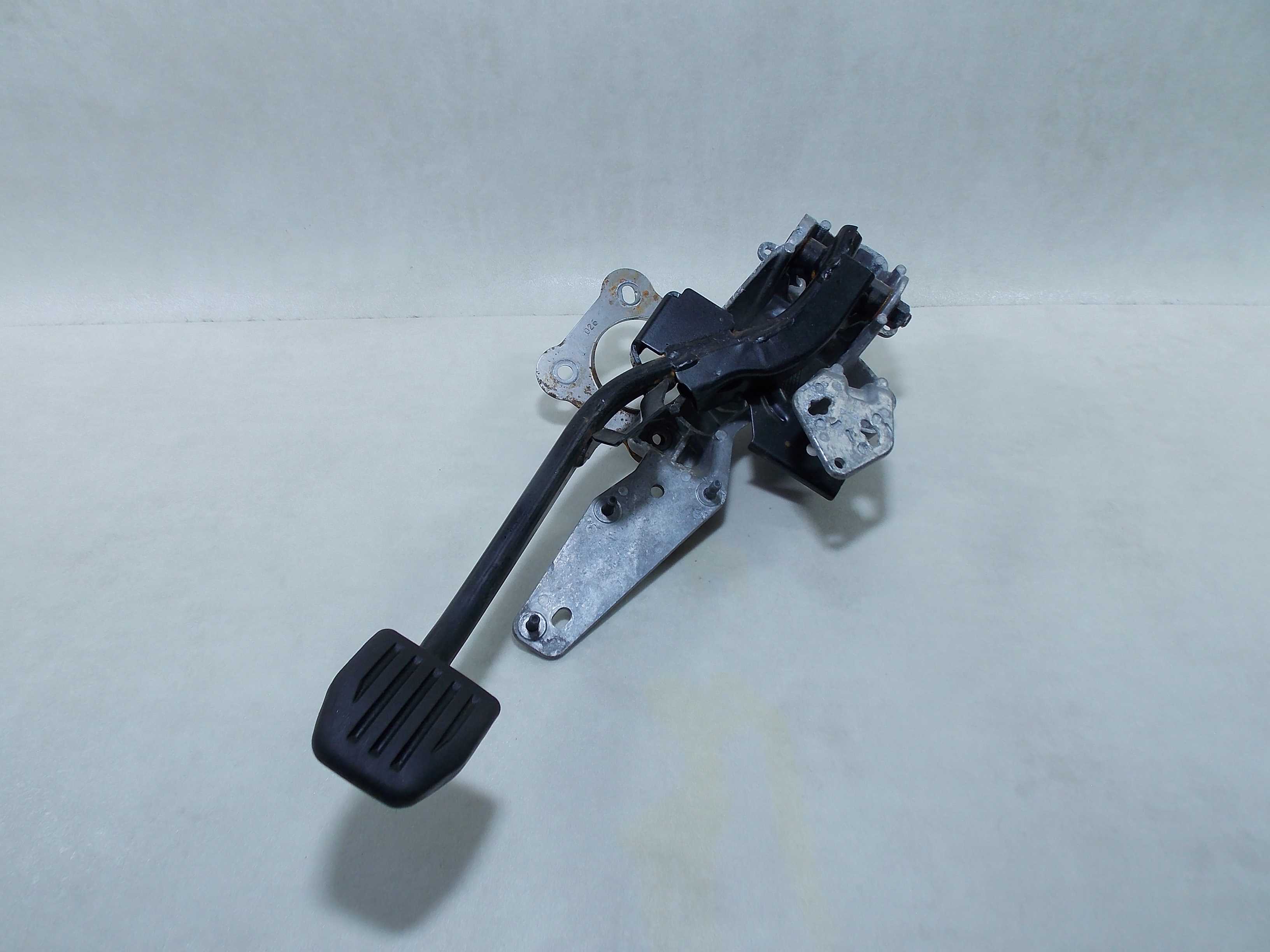 VOLVO XC60 08-17 PEDAL HAMULCA 8G9N-2D094-BH UK
