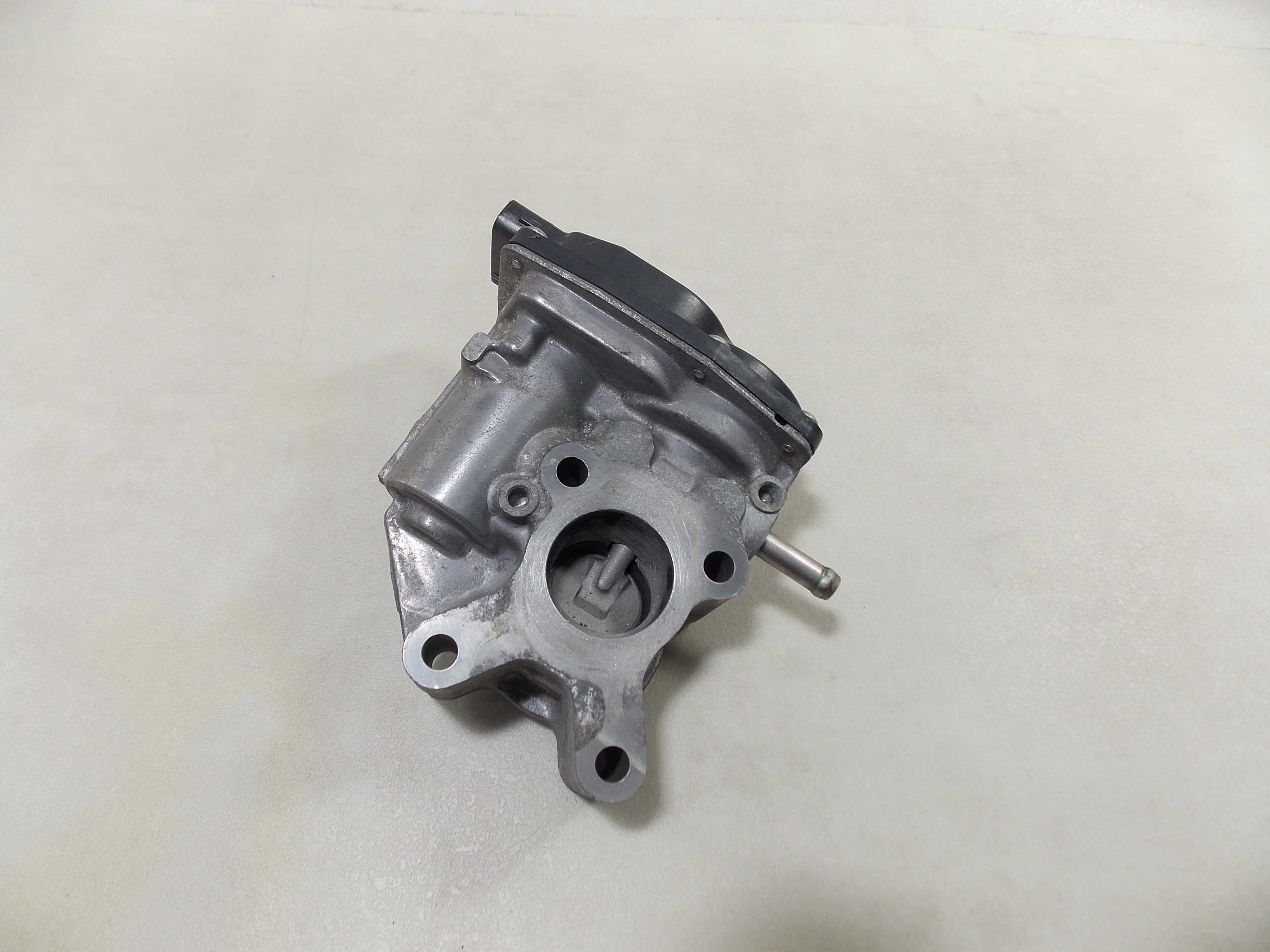 MAZDA 3 5 6 VI GJ CX 2.2 D SKYACTIV 12- PRZEPUSTNICA SPALIN EGR SH01-20300