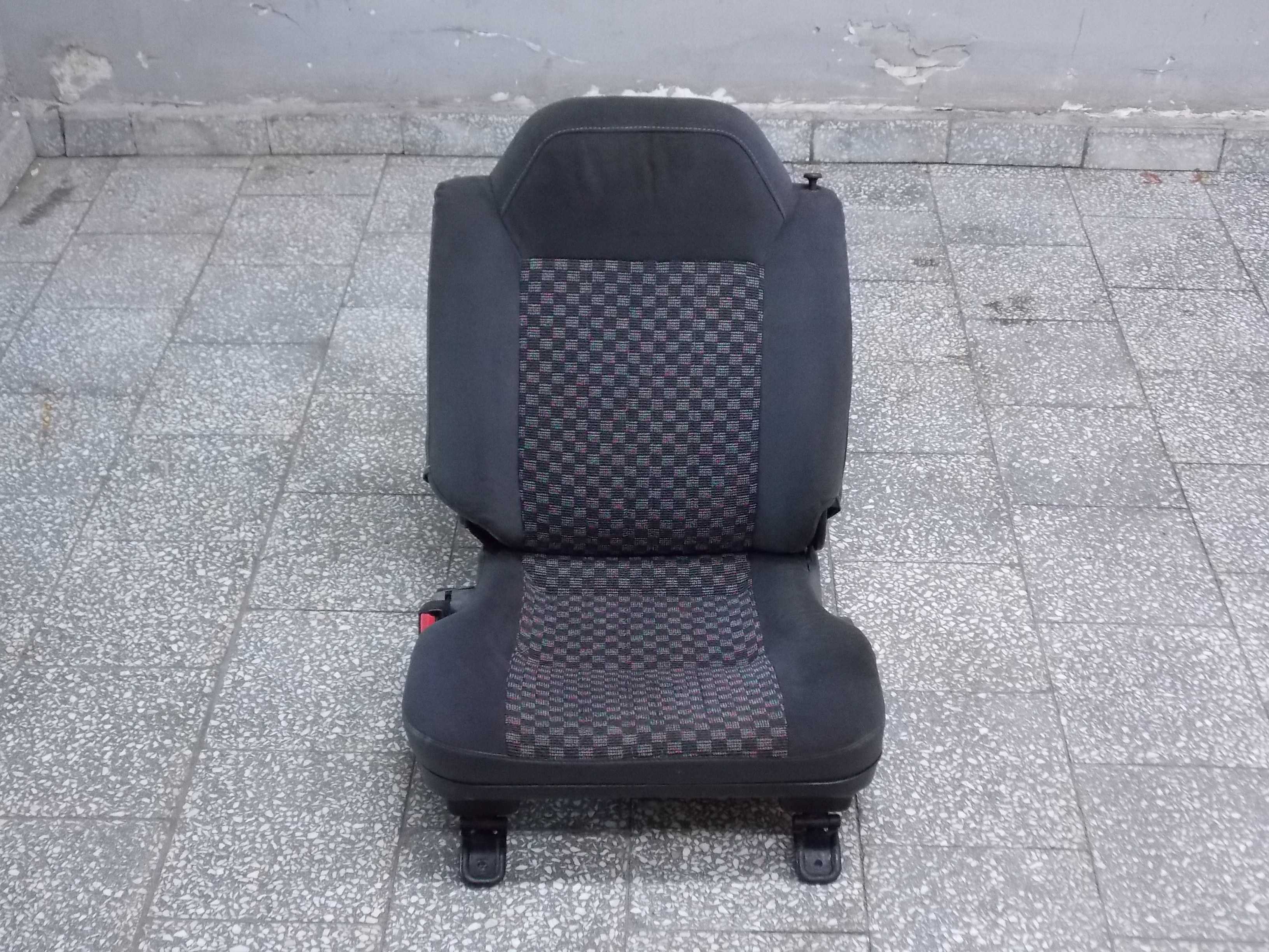 SUZUKI VITARA I 3D 88-97 FOTEL TYL LEWY