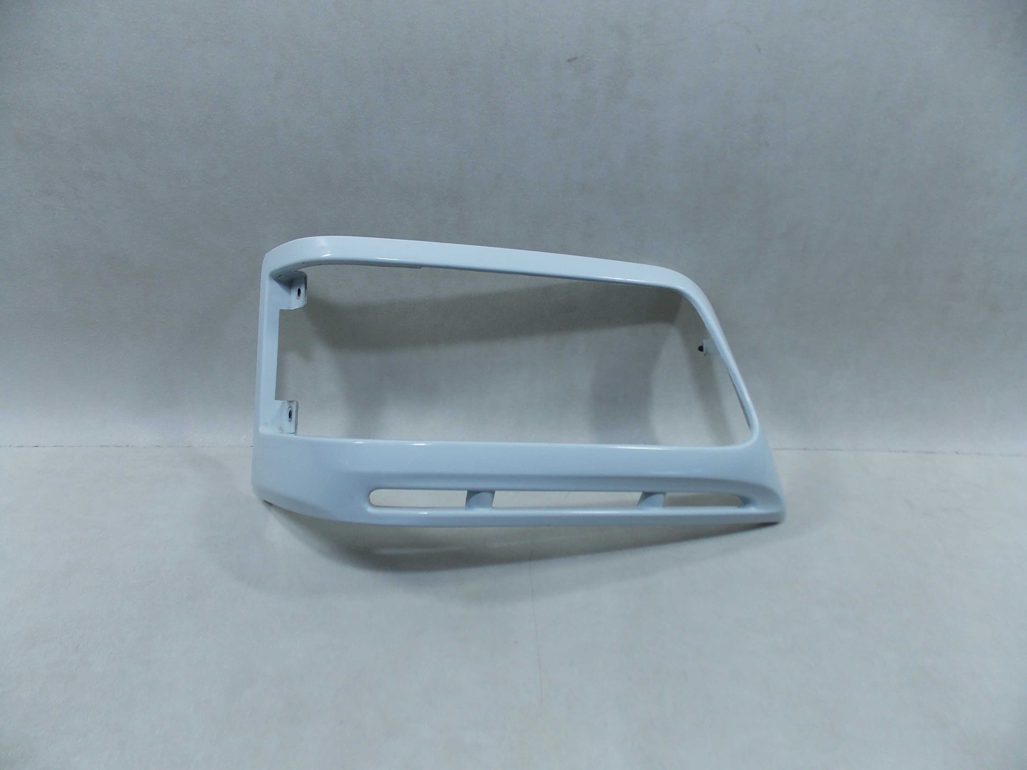PIAGGIO PORTER HIJET PFAU 98- RAMKA OSLONA REFLEKTORA PRAWA 565973DX