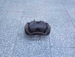 TOYOTA AVENSIS VERSO ZACISK HAMULCOWY PRZOD PRAWY 01-07