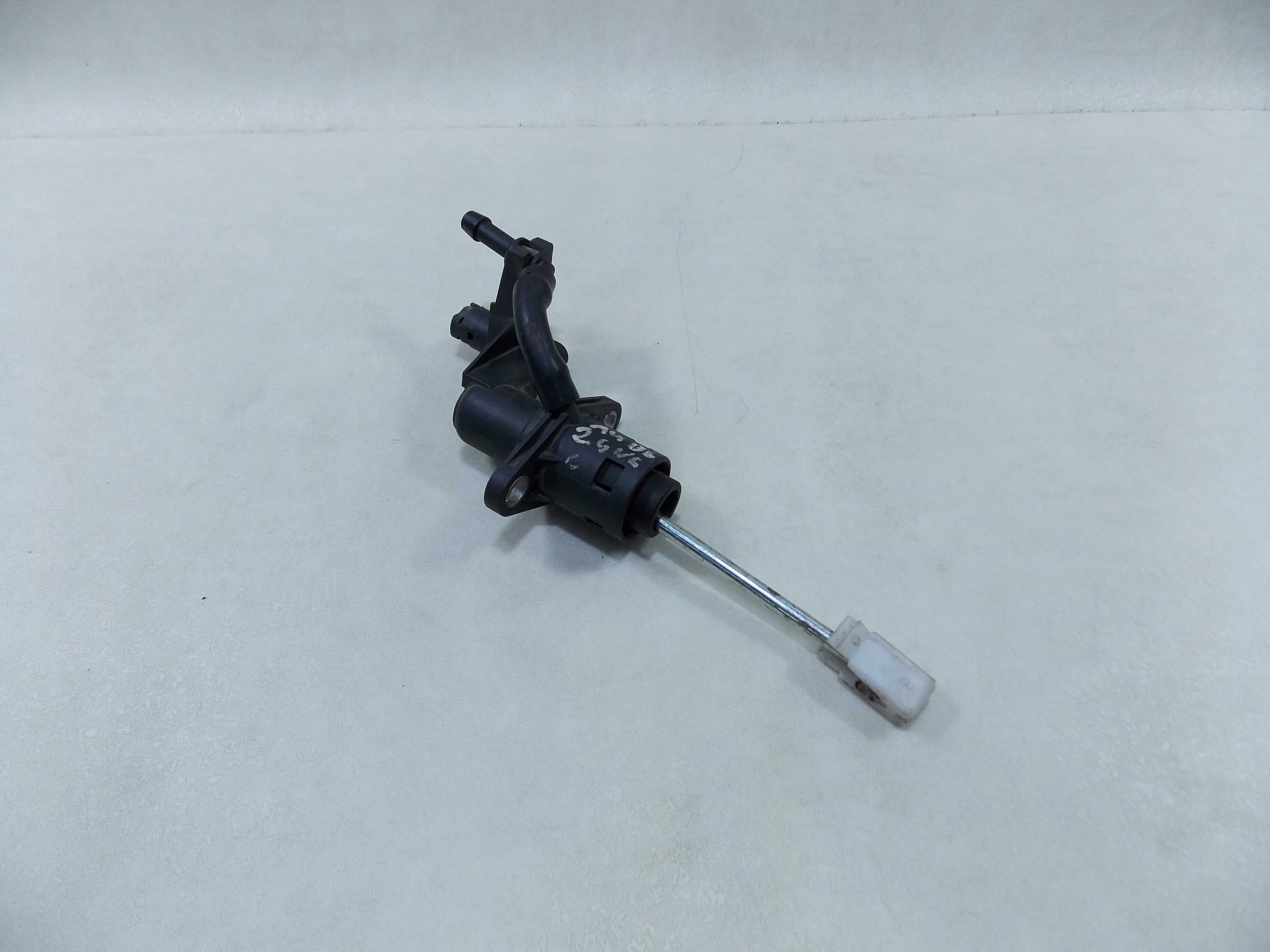 AUDI A4 B7 POMPKA SPRZEGLA 8E2721401AC UK ANGLIK