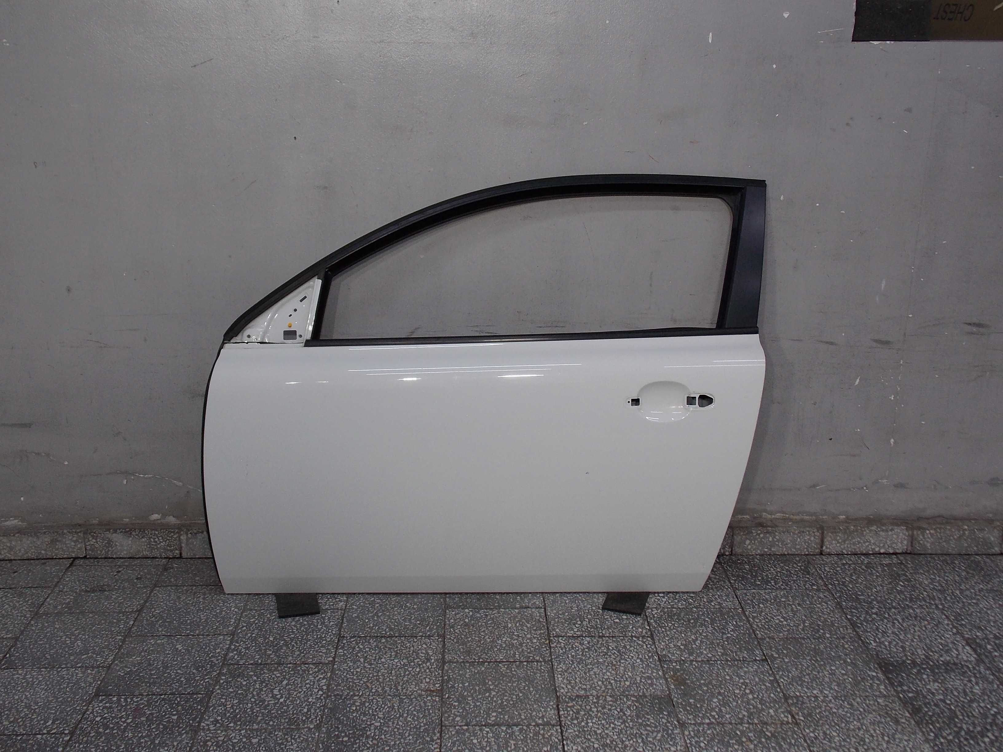 VOLVO C30 06-13 DRZWI PRZOD LEWE 614-46