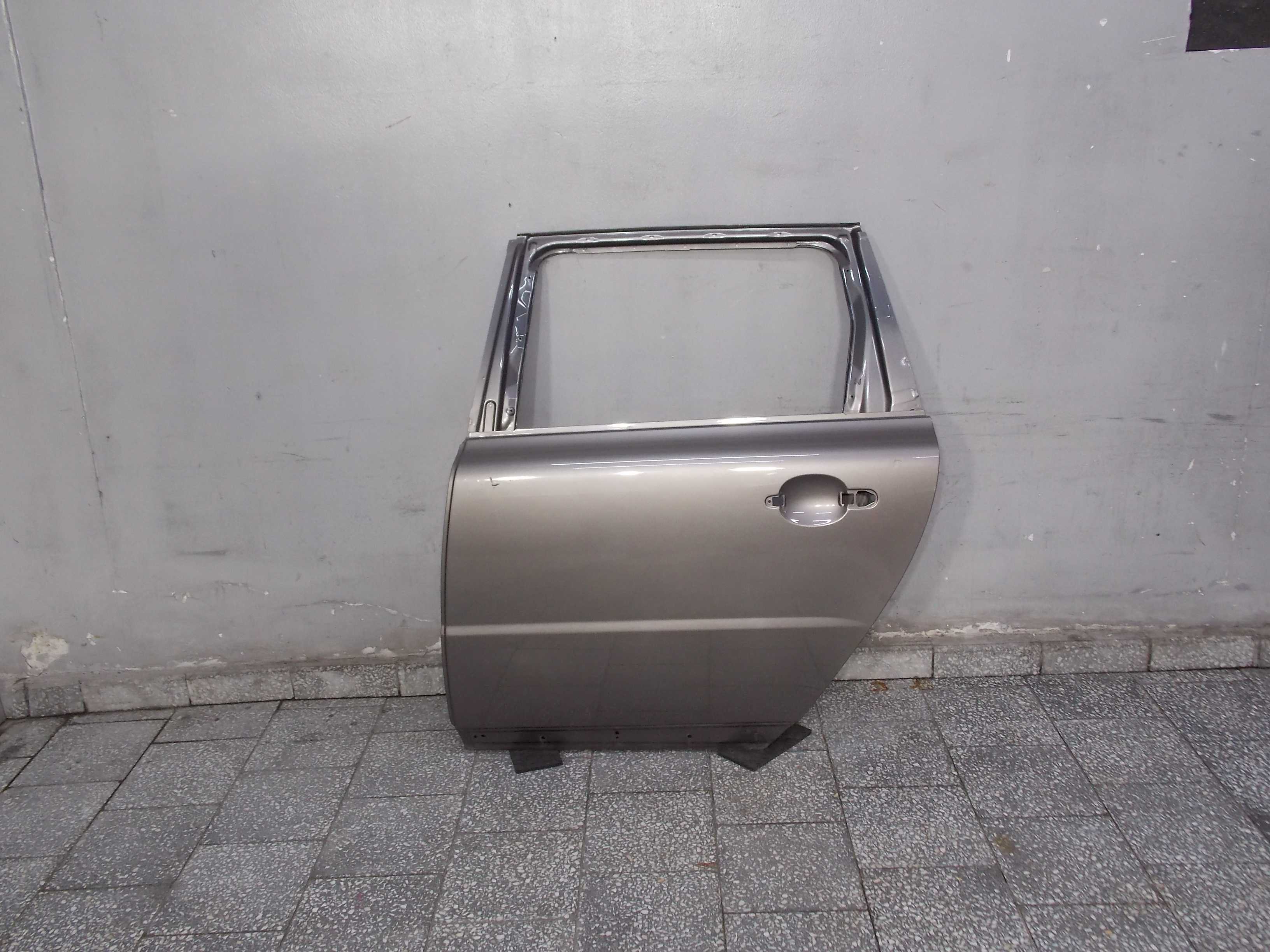 VOLVO V70 III XC70 06-16 DRZWI TYL TYLNE LEWE