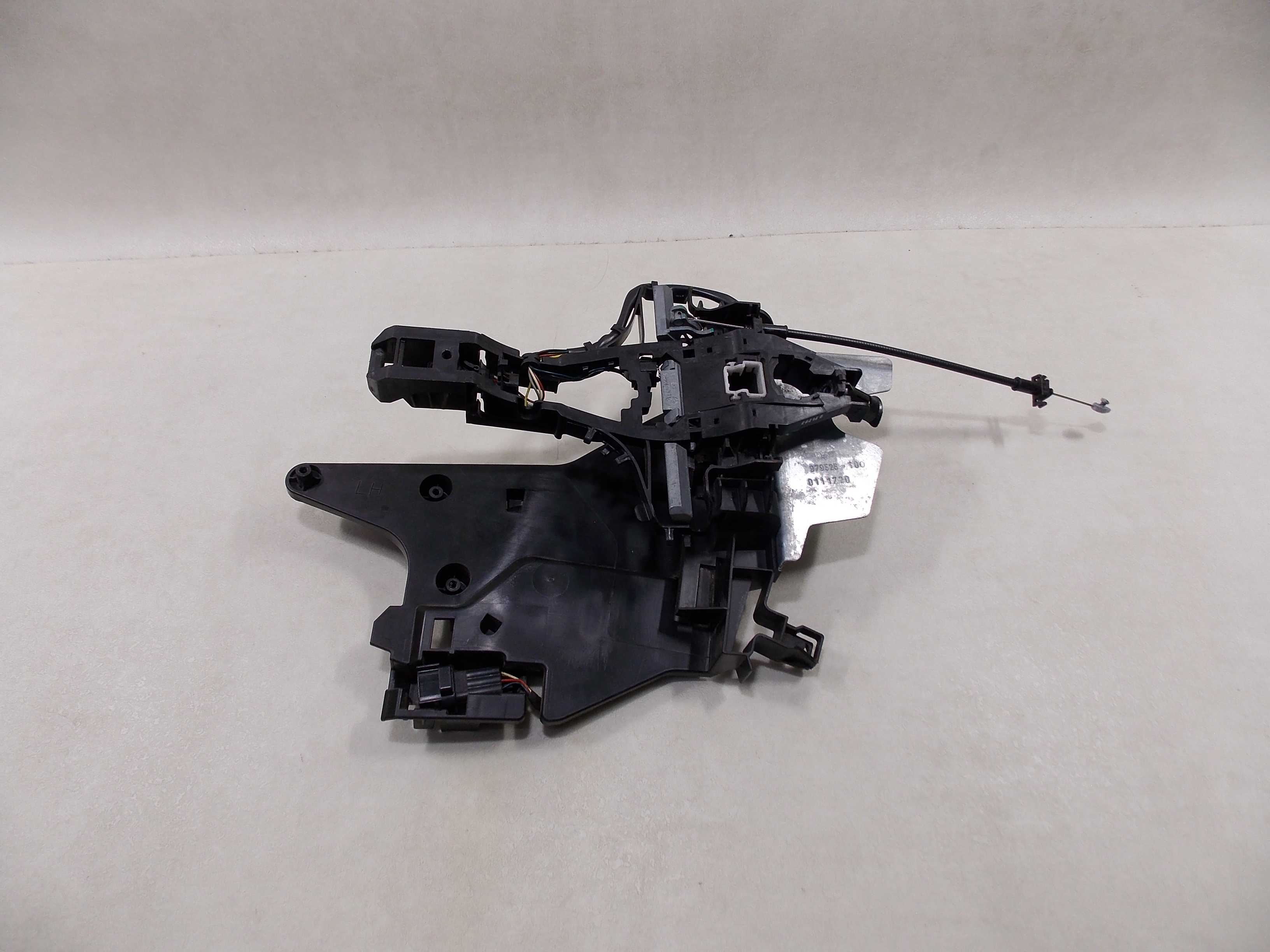VOLVO V70 XC70 10-16 UCHWYT PODSTAWA KASETA KLAMKI LEWA TYL 31253941 KEYLESS
