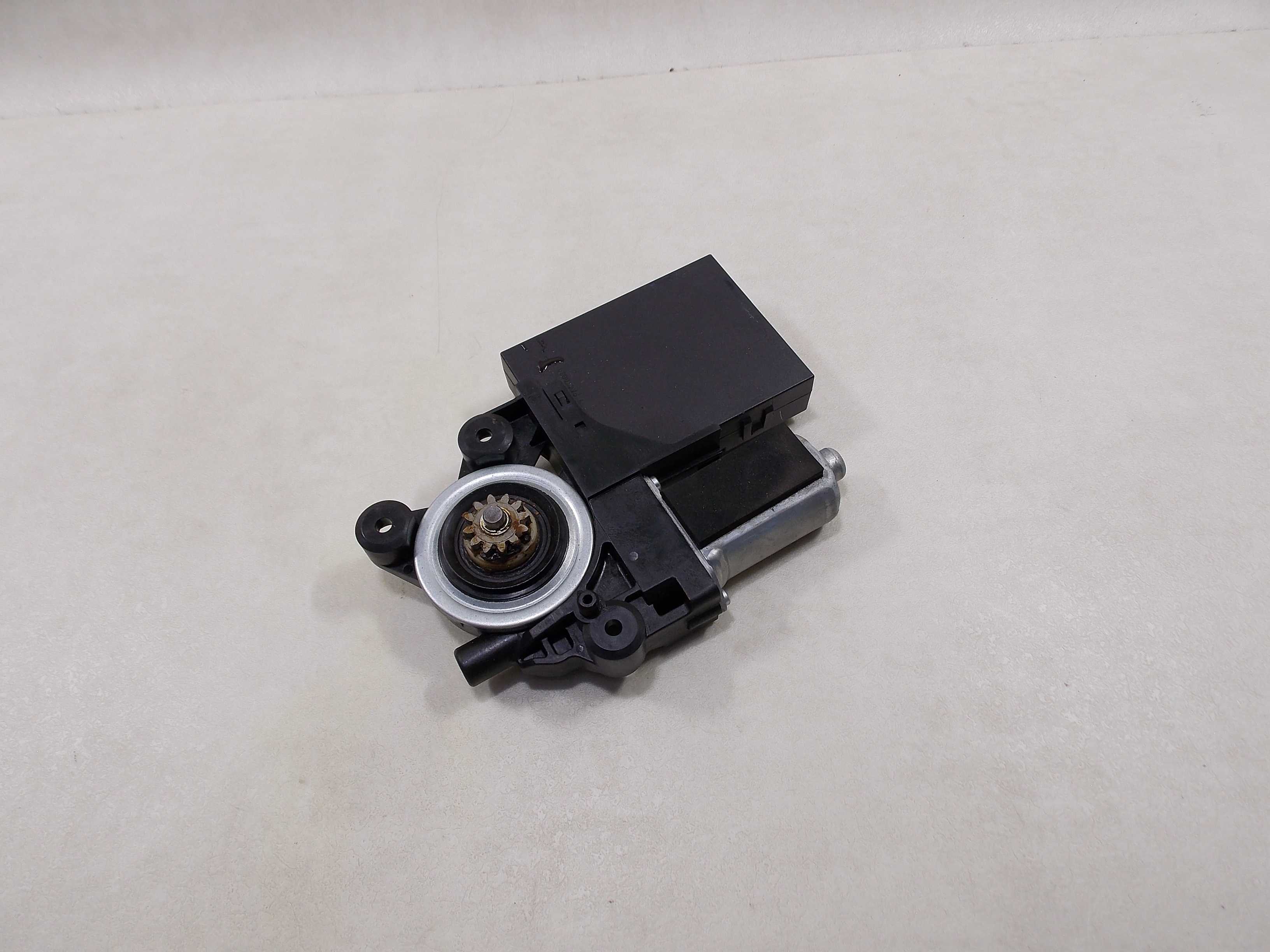 VOLVO C30 S40 V50 06-13 SILNIK SILNICZEK MODUL SZYBY PRZOD 31275917AA