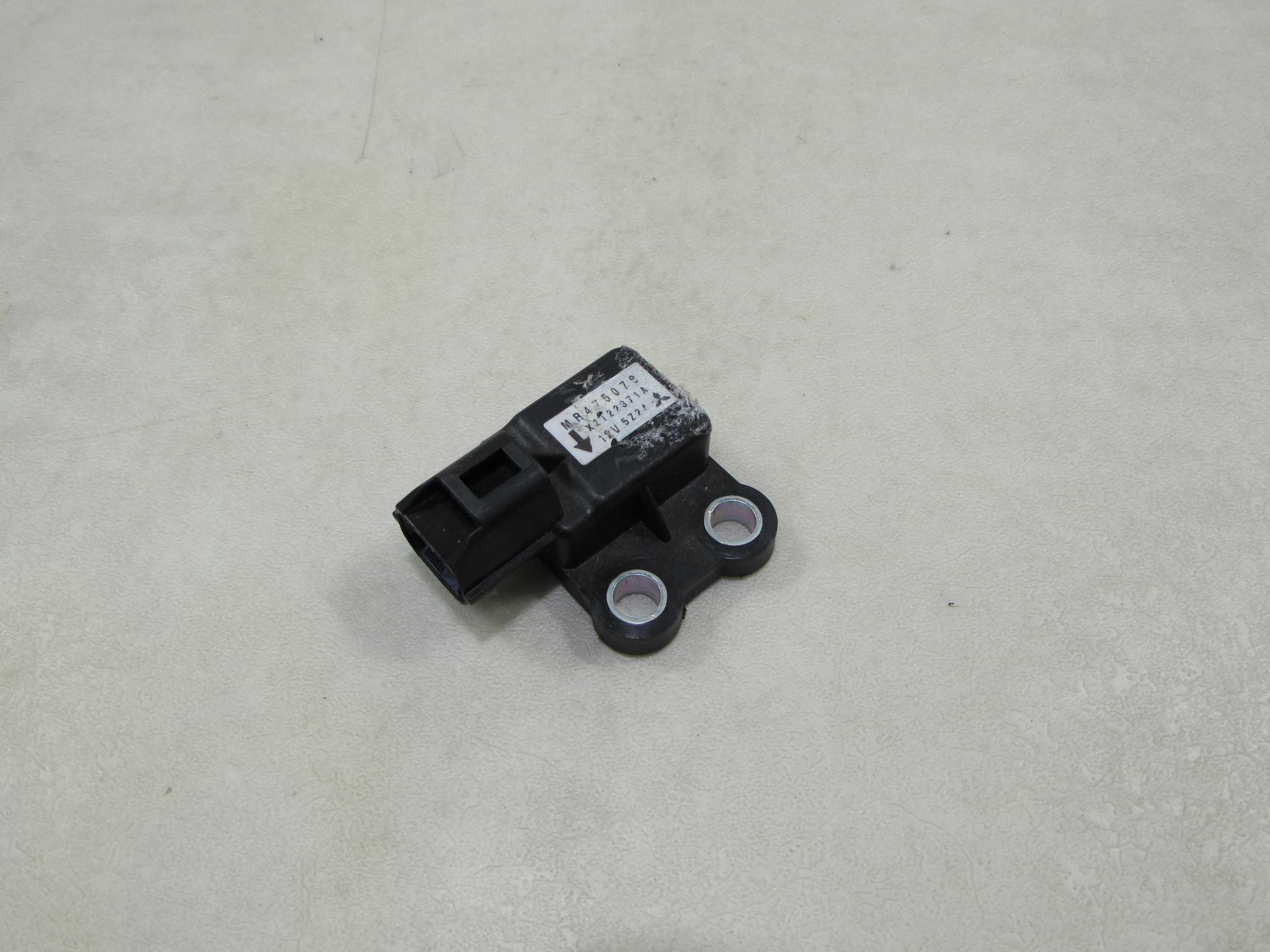 MITSUBISHI CANTER FUSO 7C15 E6 13- CZUJNIK SENSOR UDERZENIA PRZECHYLU X2T22371A MR475078