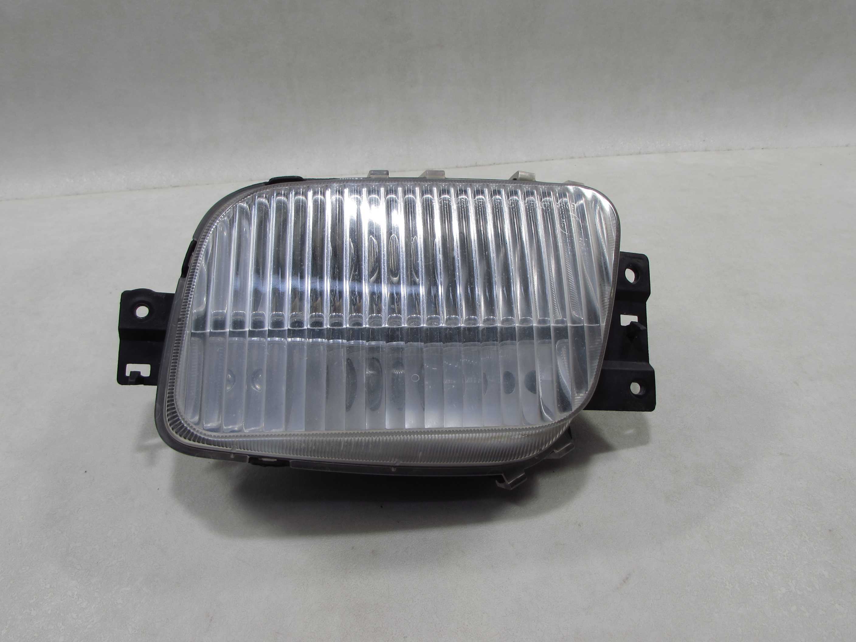 MITSUBISHI CANTER FUSO 7C15 3.0 E6 17R LAMPA DZIENNA DRL HALOGEN LEWY
