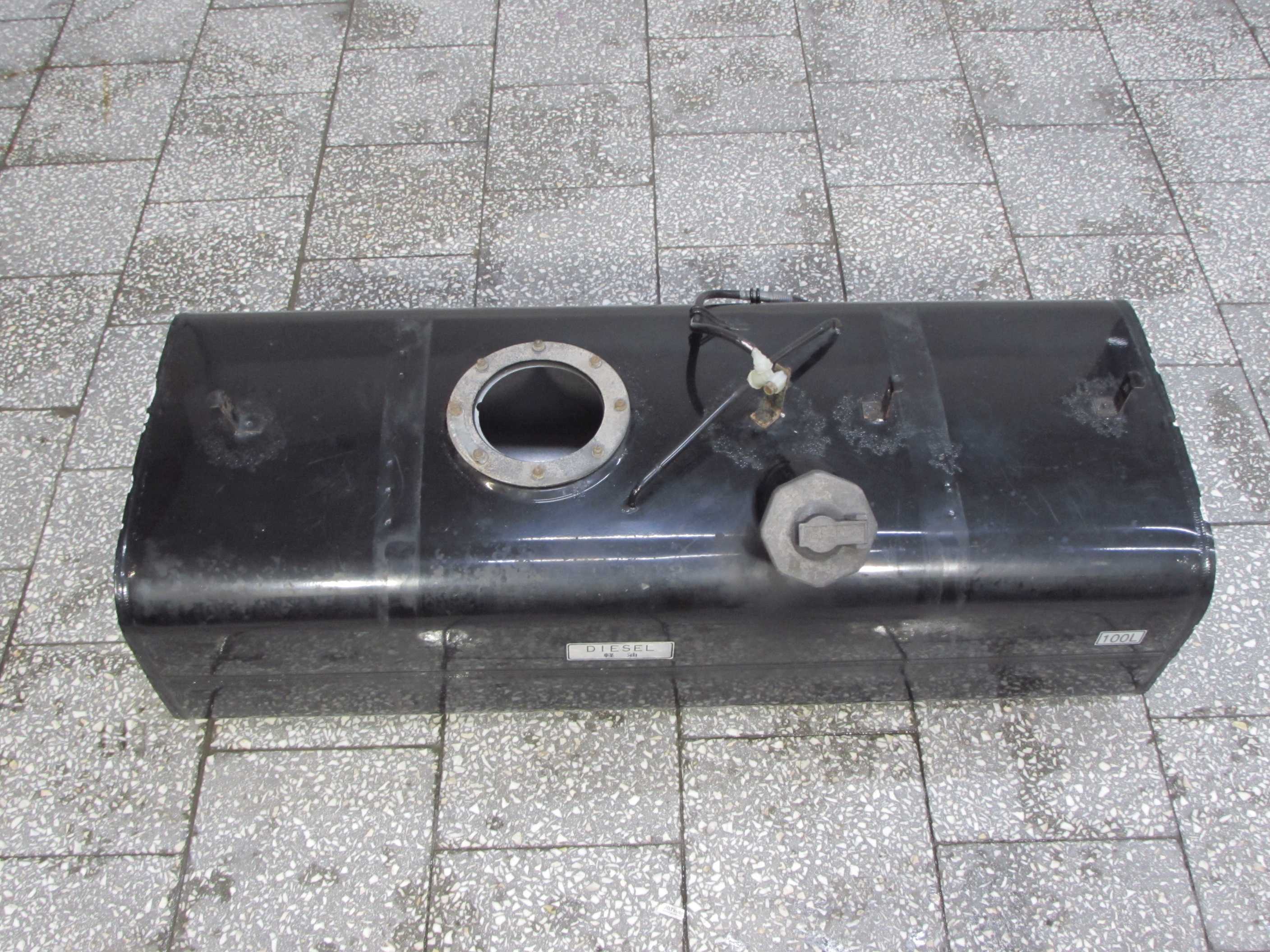 MITSUBISHI CANTER FUSO 7C15 E6 17R ZBIORNIK BAK PALIWA 100L LAPY MOCOWANIA 13-21