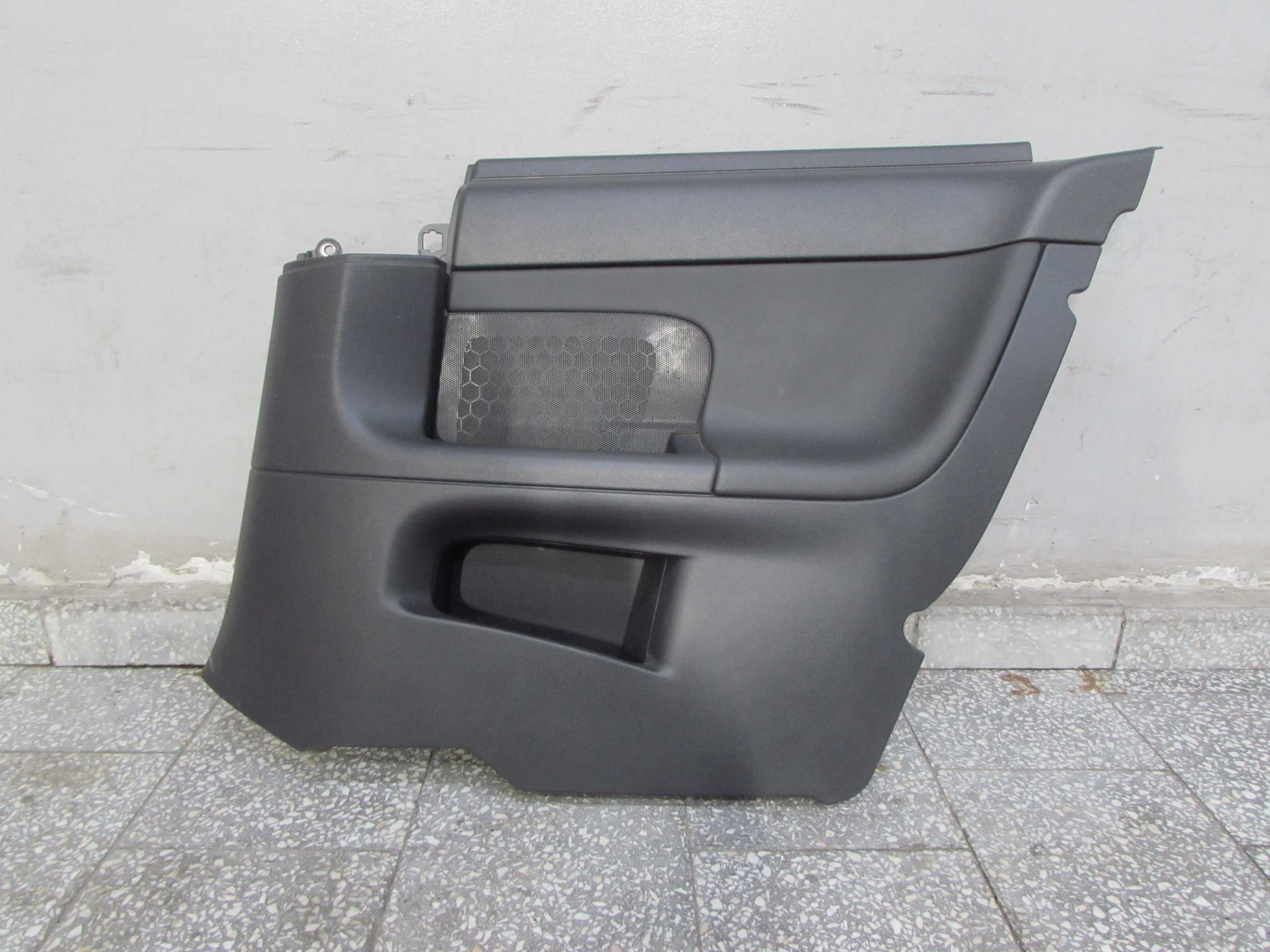 VOLVO C30 TAPICERKA BOCZEK TYL PRAWY SKORA 30673152 30673166 06-13
