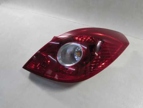 OPEL CORSA D 3D LAMPA TYL PRAWA 13211841 UK RHD 06-14