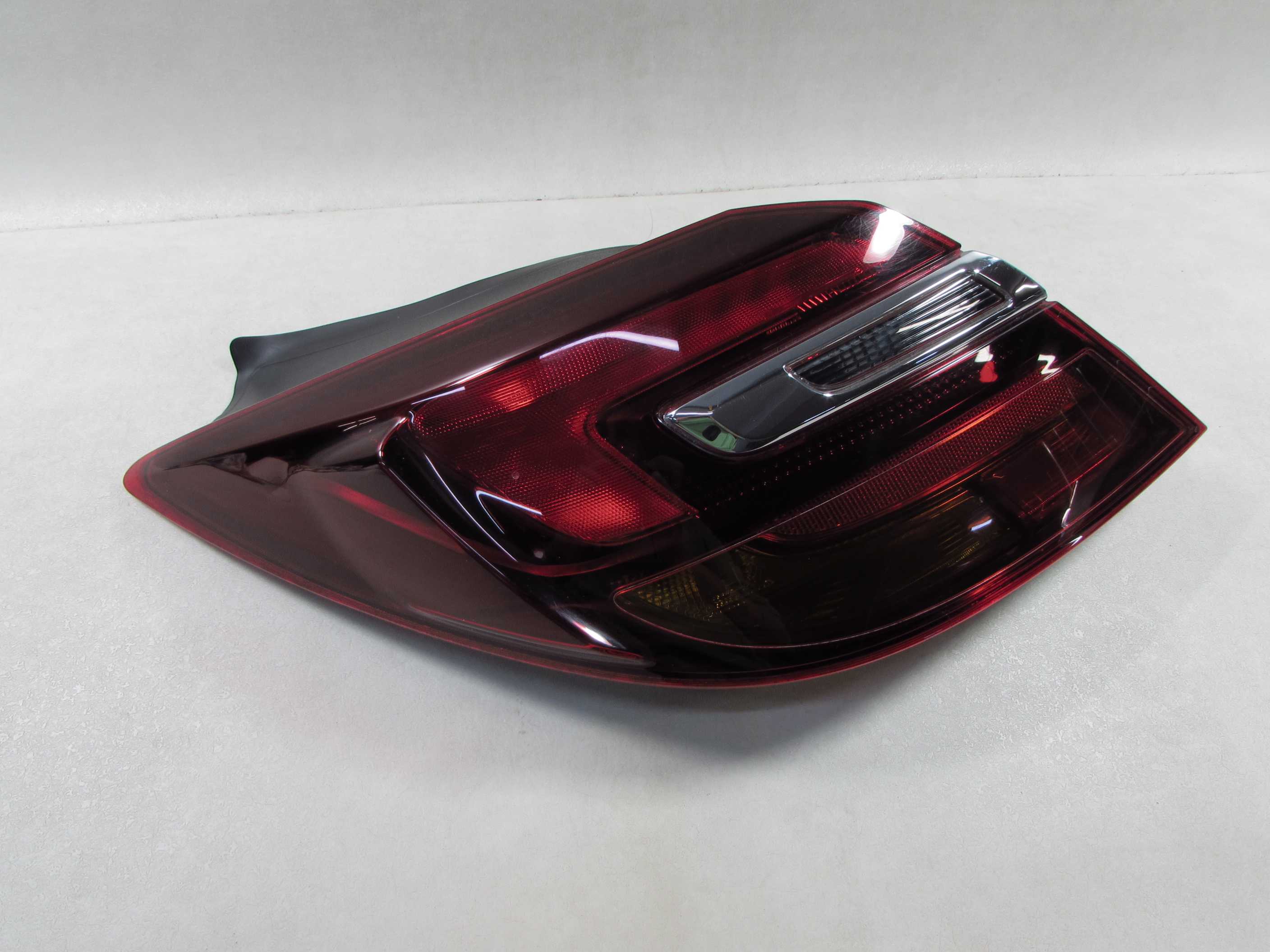 OPEL INSIGNIA LIFT HB 13-17 LAMPA TYL LEWA LED 23422535