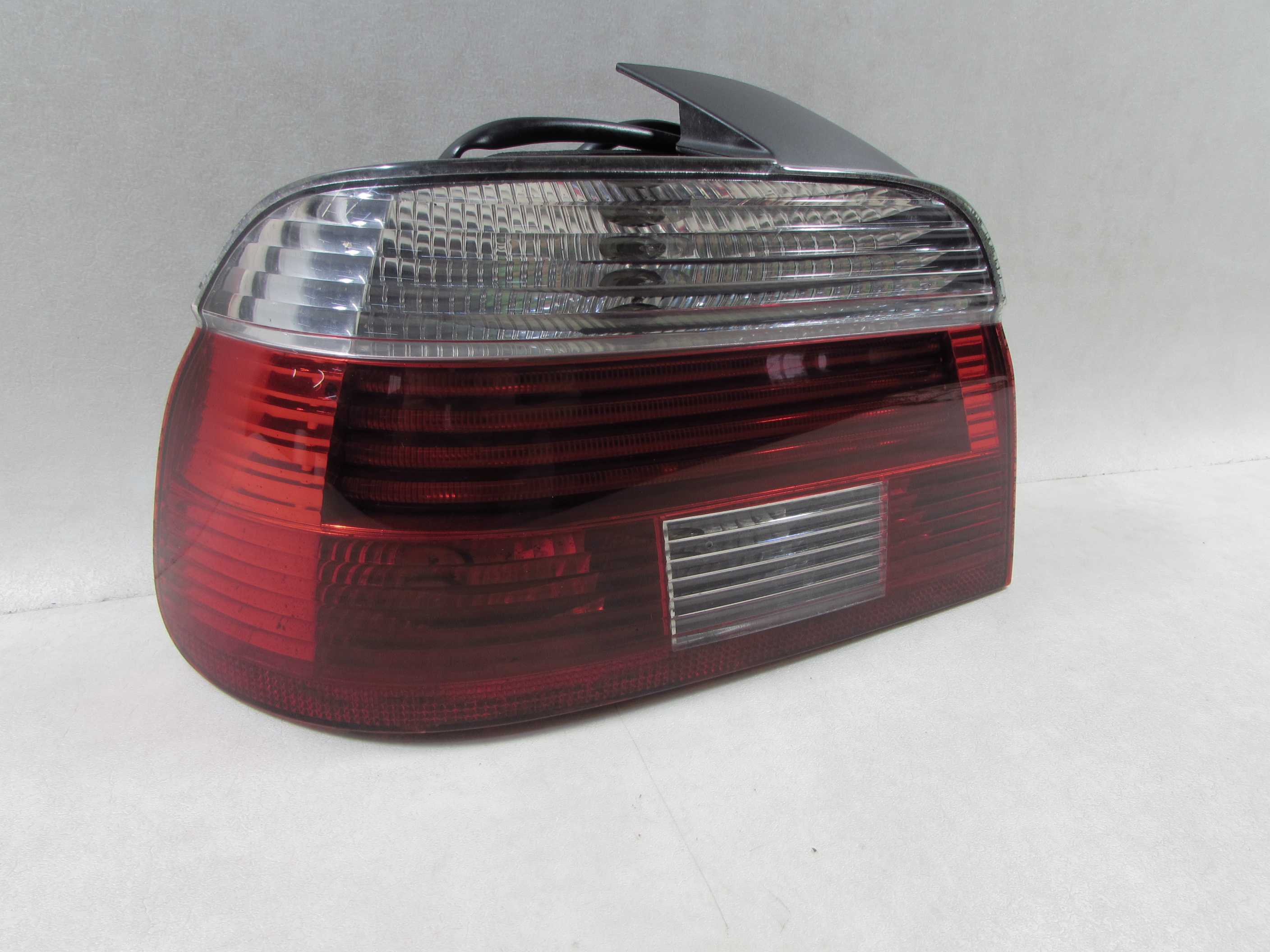 BMW 5 E39 SEDAN LIFT LAMPA TYL LEWA LED 00-03 HELLA