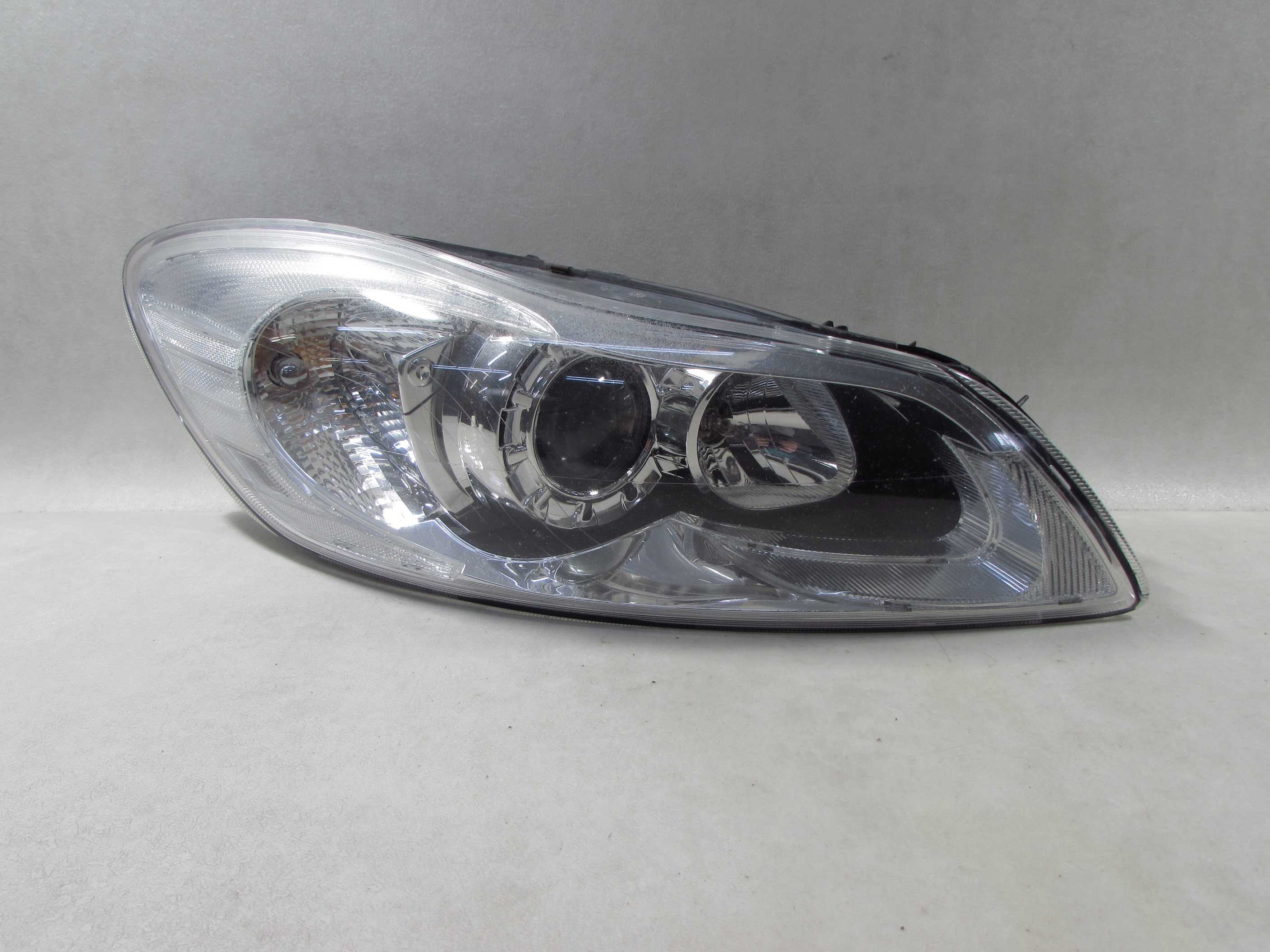 VOLVO C30 LIFT 09-13 LAMPA REFLEKTOR PRZOD PRAWA UK / EU 31299821 31214806