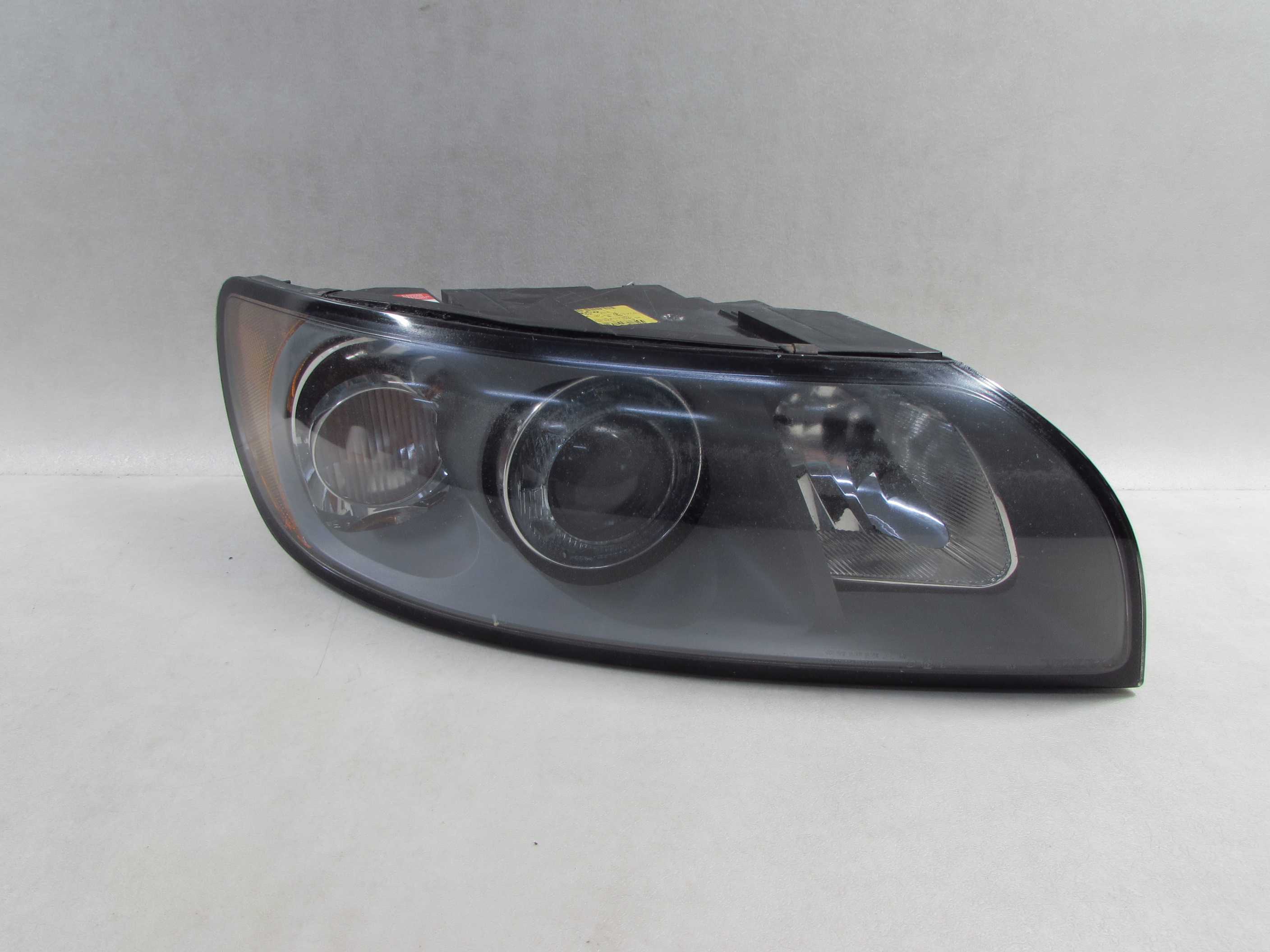 VOLVO S40 V50 04-07 LAMPA REFLEKTOR PRZOD PRAWA XENON 30678923 EU