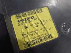 VOLVO S40 V50 04-07 LAMPA REFLEKTOR PRZOD PRAWA XENON 30678923 EU