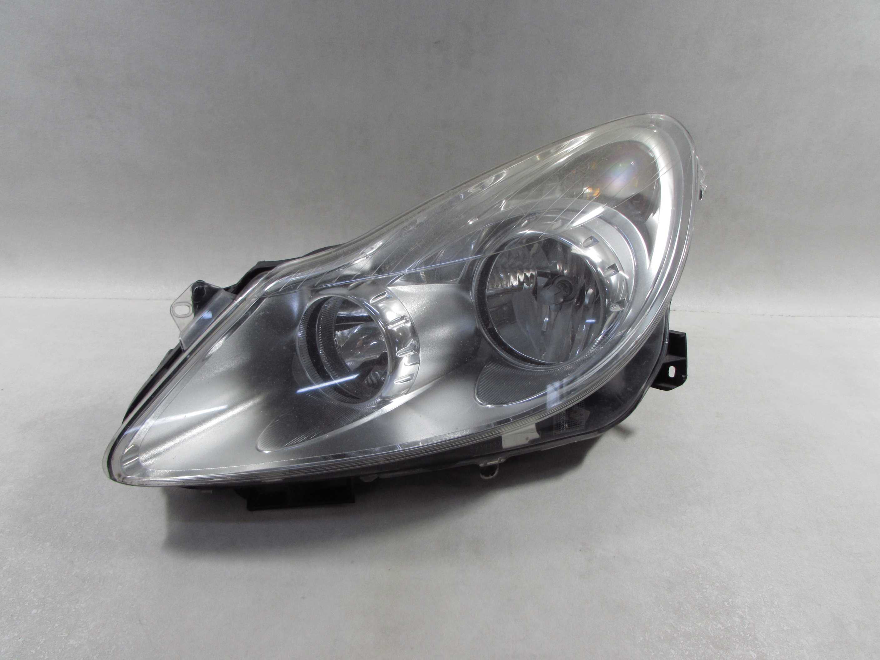 OPEL CORSA D LAMPA PRZOD LEWA 13186383 89313310 UK RHD 06-11