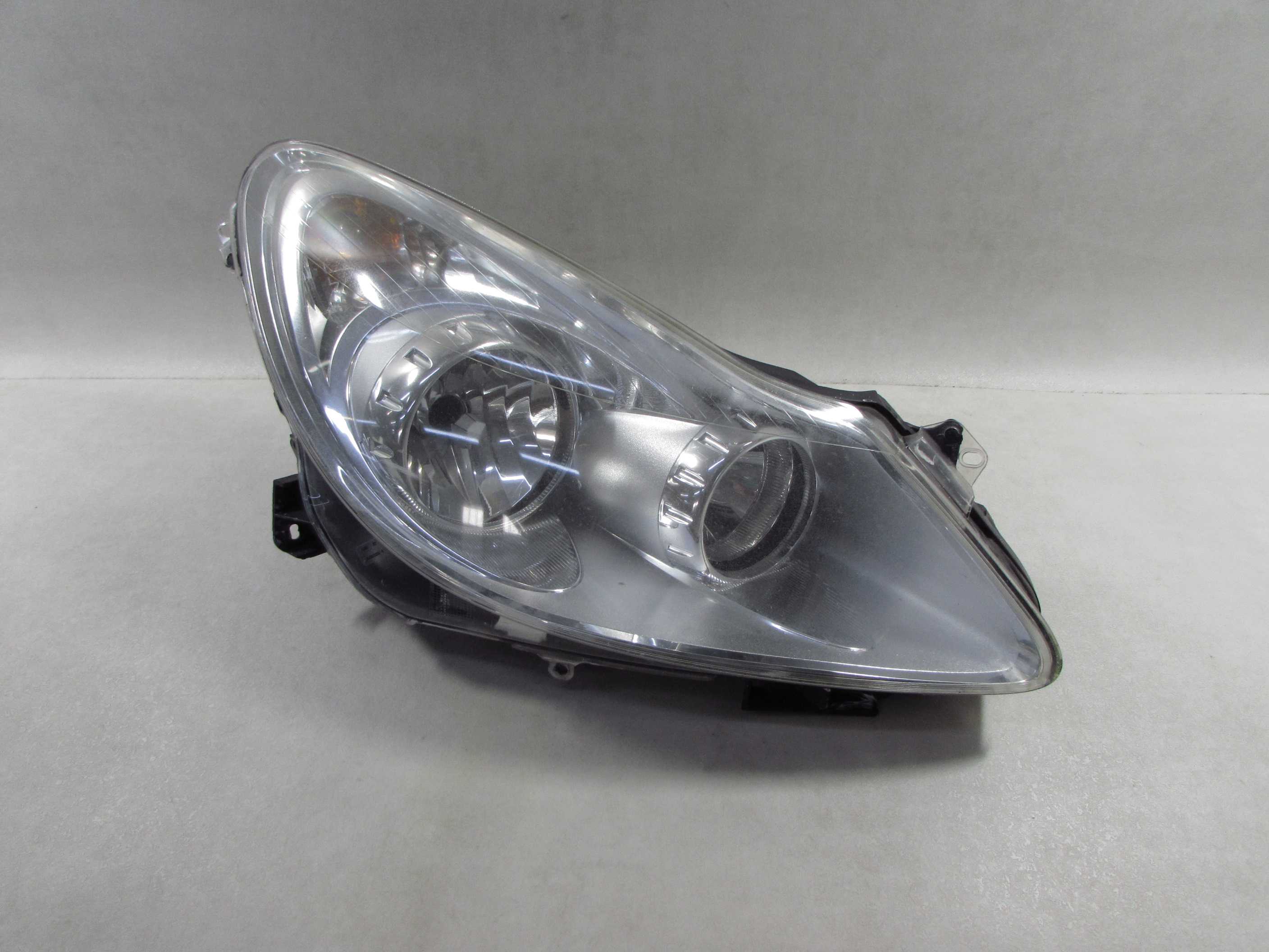 OPEL CORSA D LAMPA PRZOD PRAWA 13186384 89313320 UK RHD 06-11